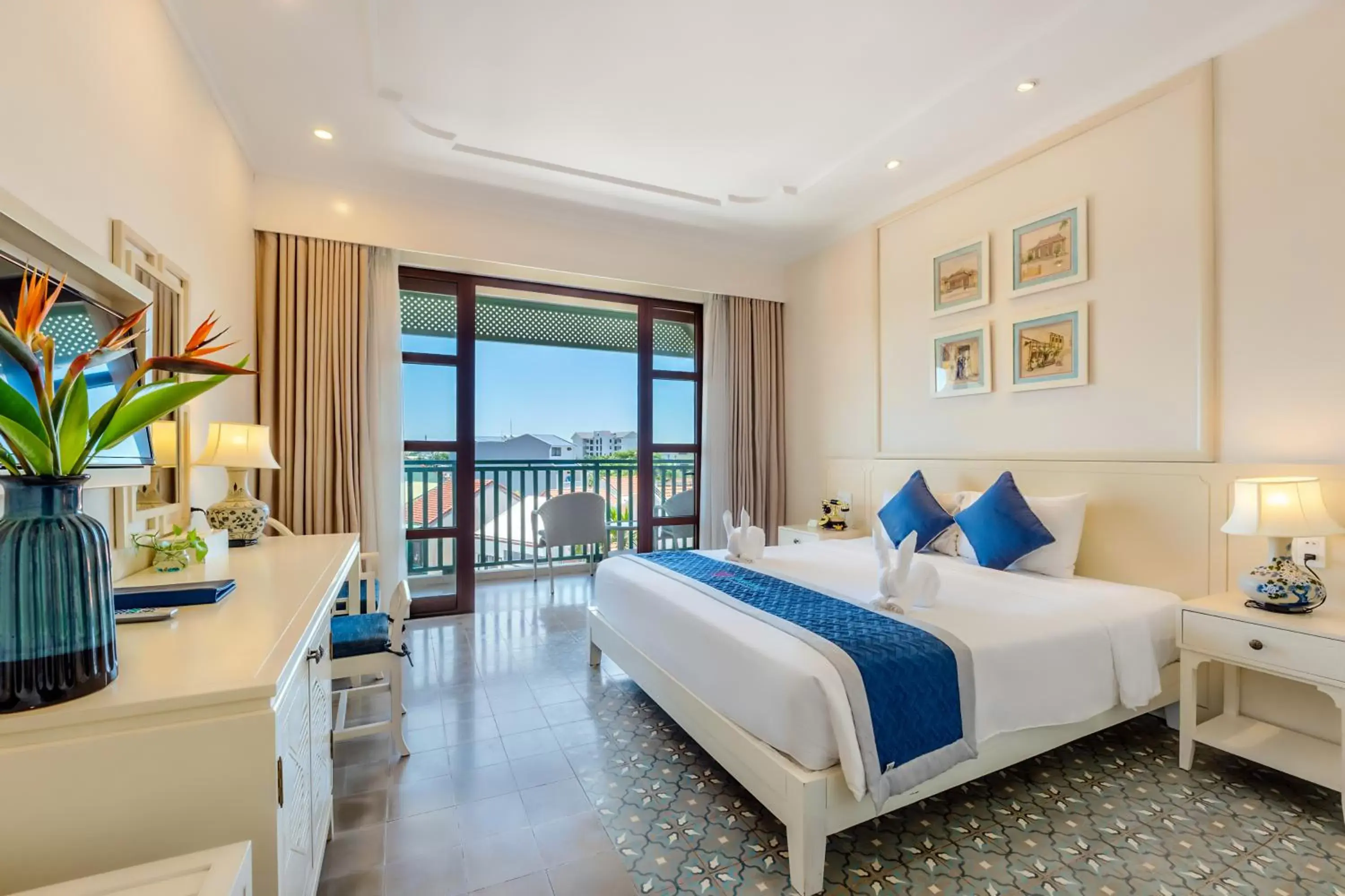 Bed in Lantana Riverside Hoi An Hotel & Spa