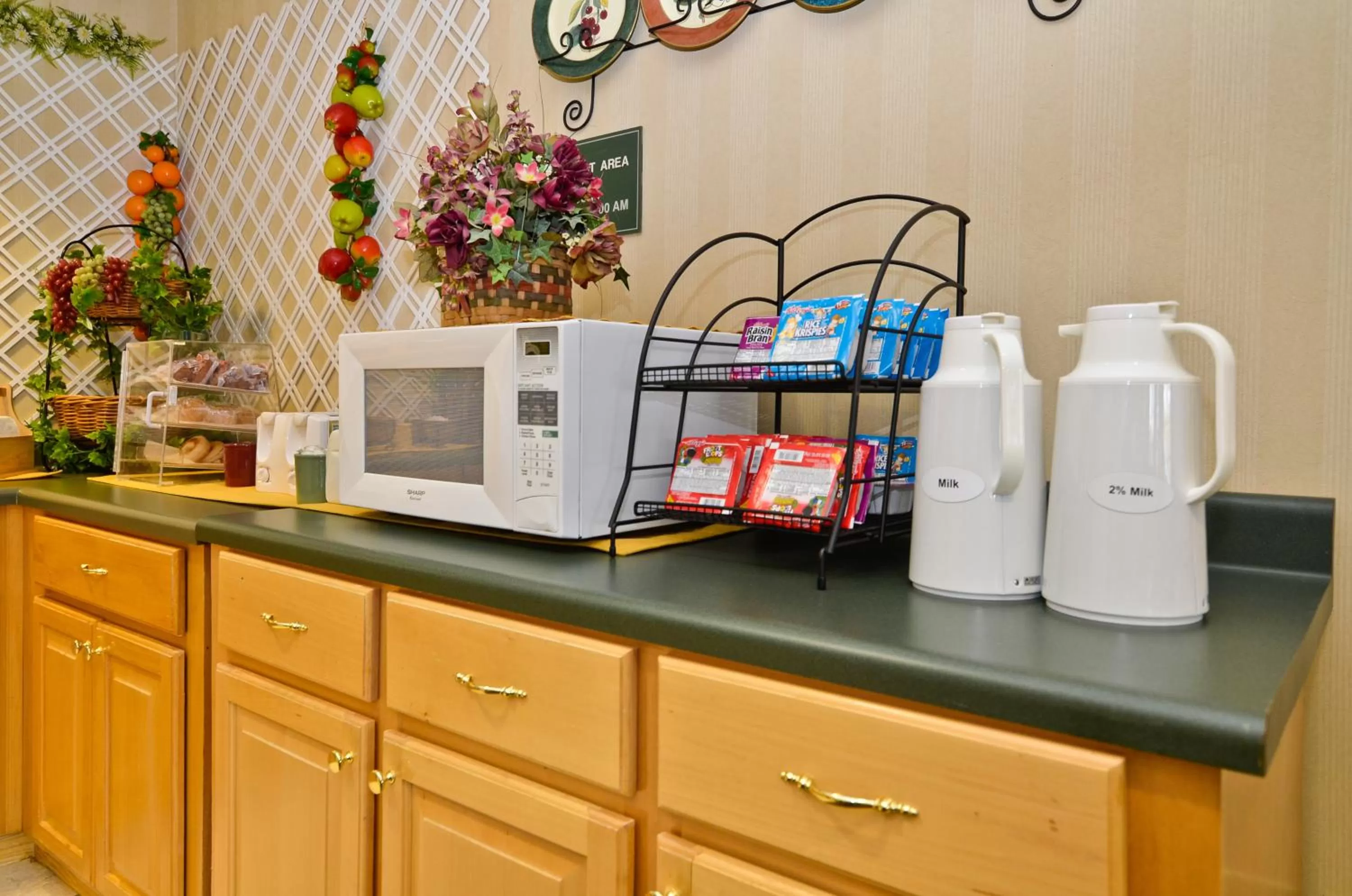 Food and drinks in Peach State Inn & Suites