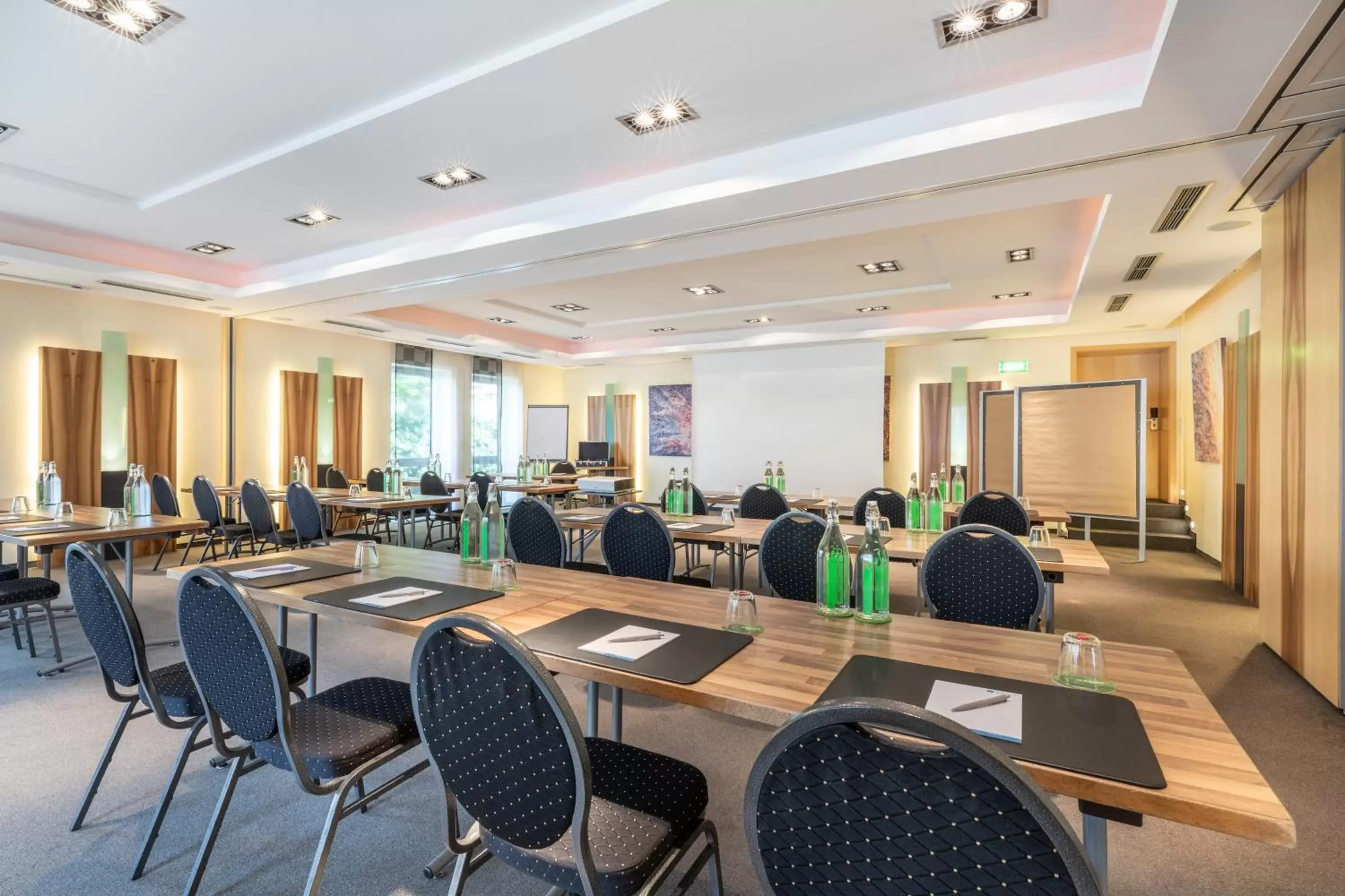 Meeting/conference room, Restaurant/Places to Eat in Select Hotel Elisenhof Mönchengladbach