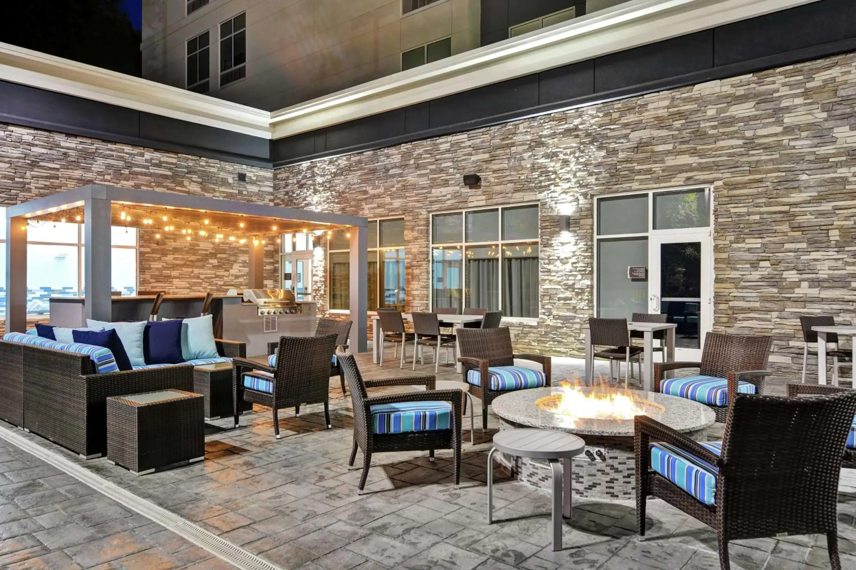 Property building, Restaurant/Places to Eat in Homewood Suites By Hilton Lynchburg