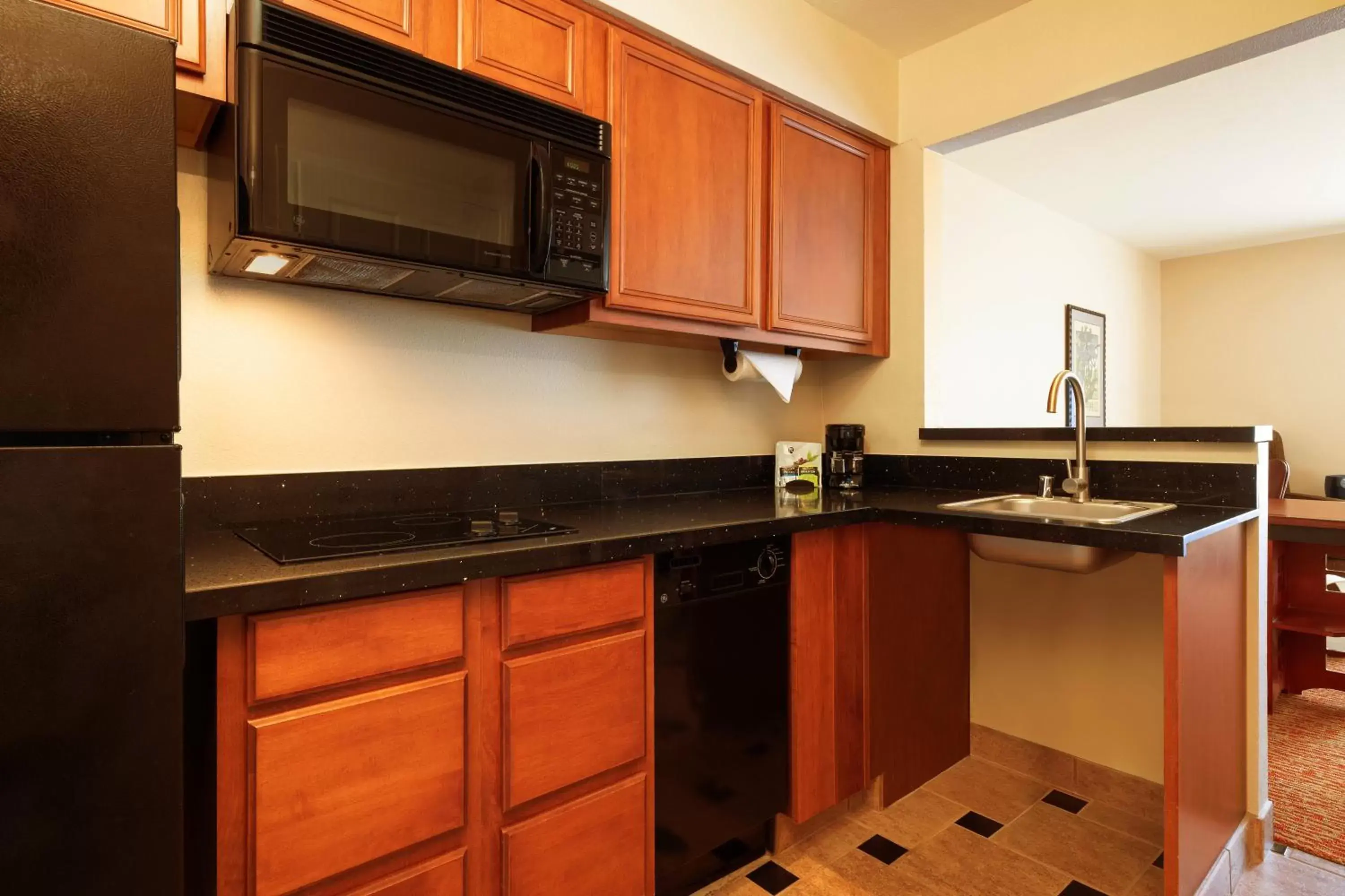 Kitchen or kitchenette, Kitchen/Kitchenette in Larkspur Landing Sunnyvale-An All-Suite Hotel