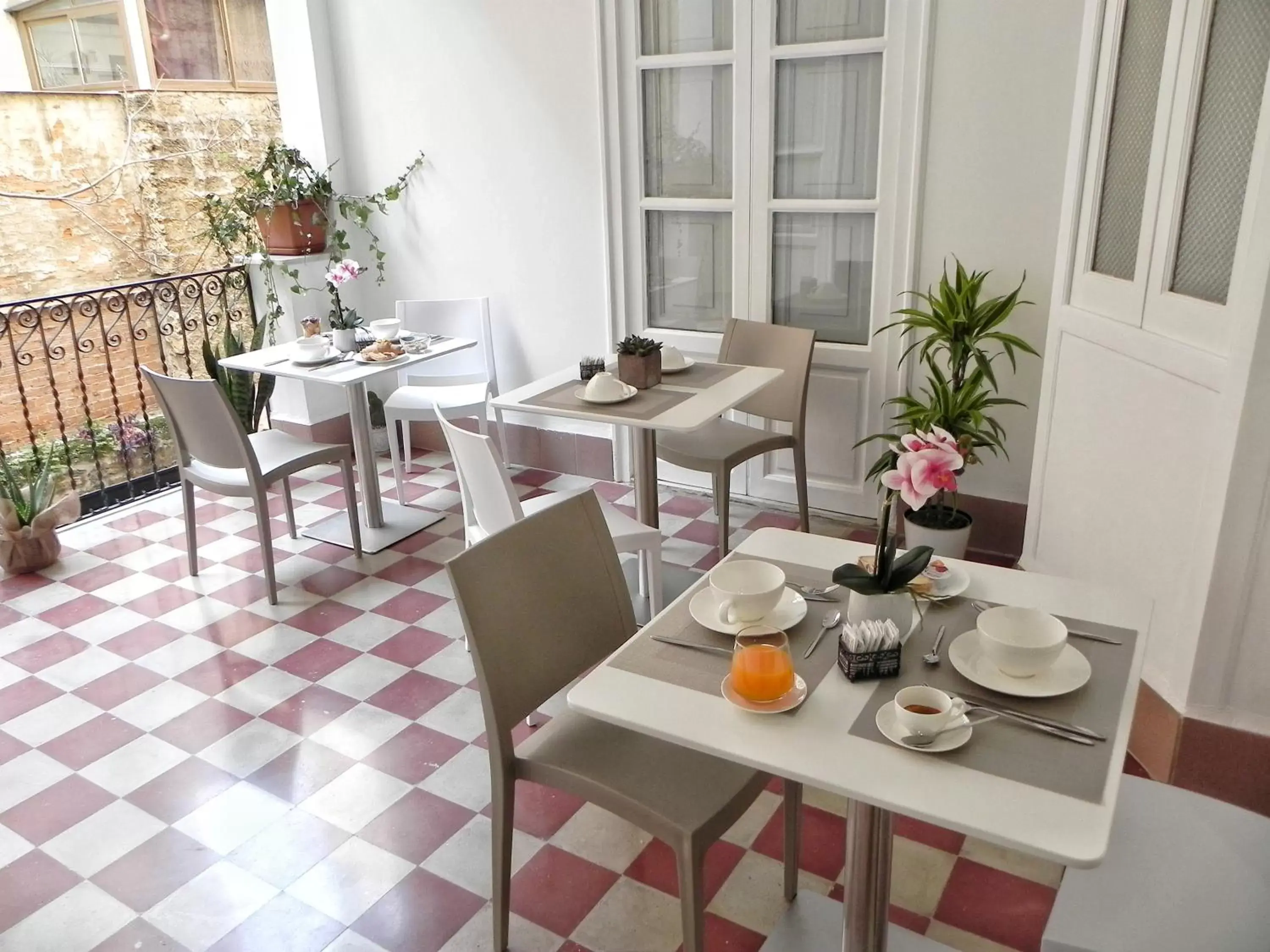 Balcony/Terrace, Restaurant/Places to Eat in Ai Quartieri