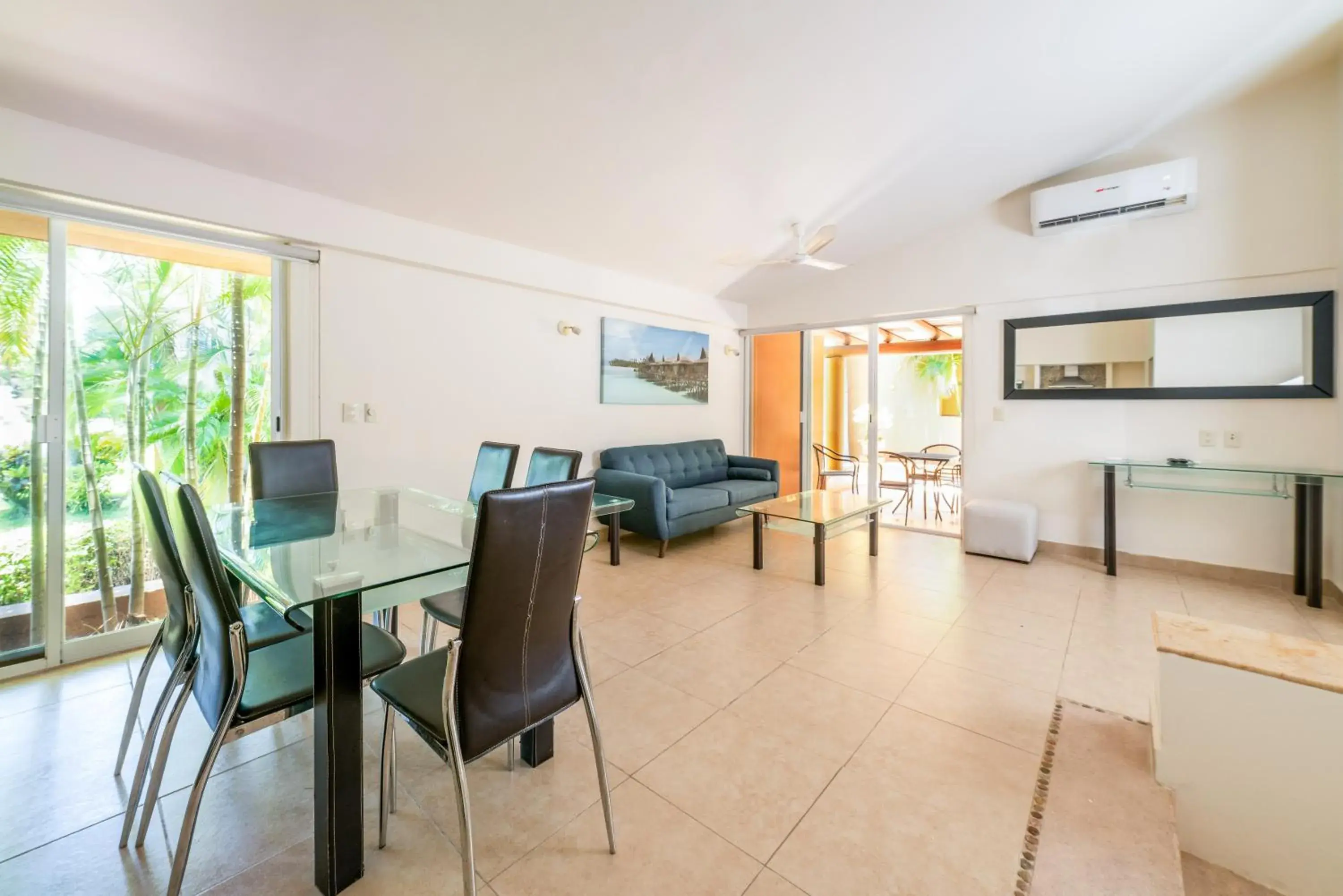 Dining Area in Hotel Ixzi Plus