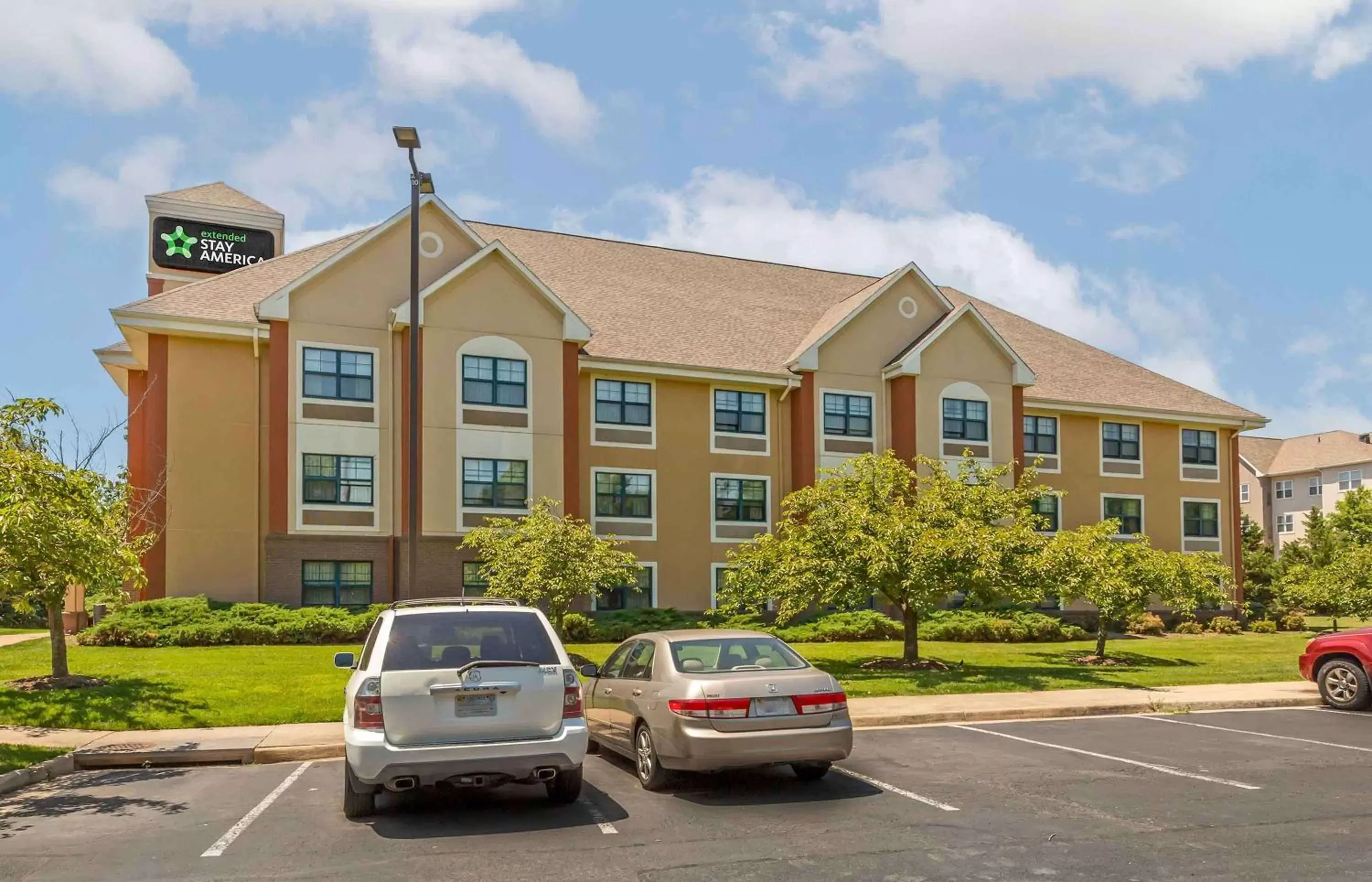 Property Building in Extended Stay America Suites - Washington, DC - Chantilly - Dulles South