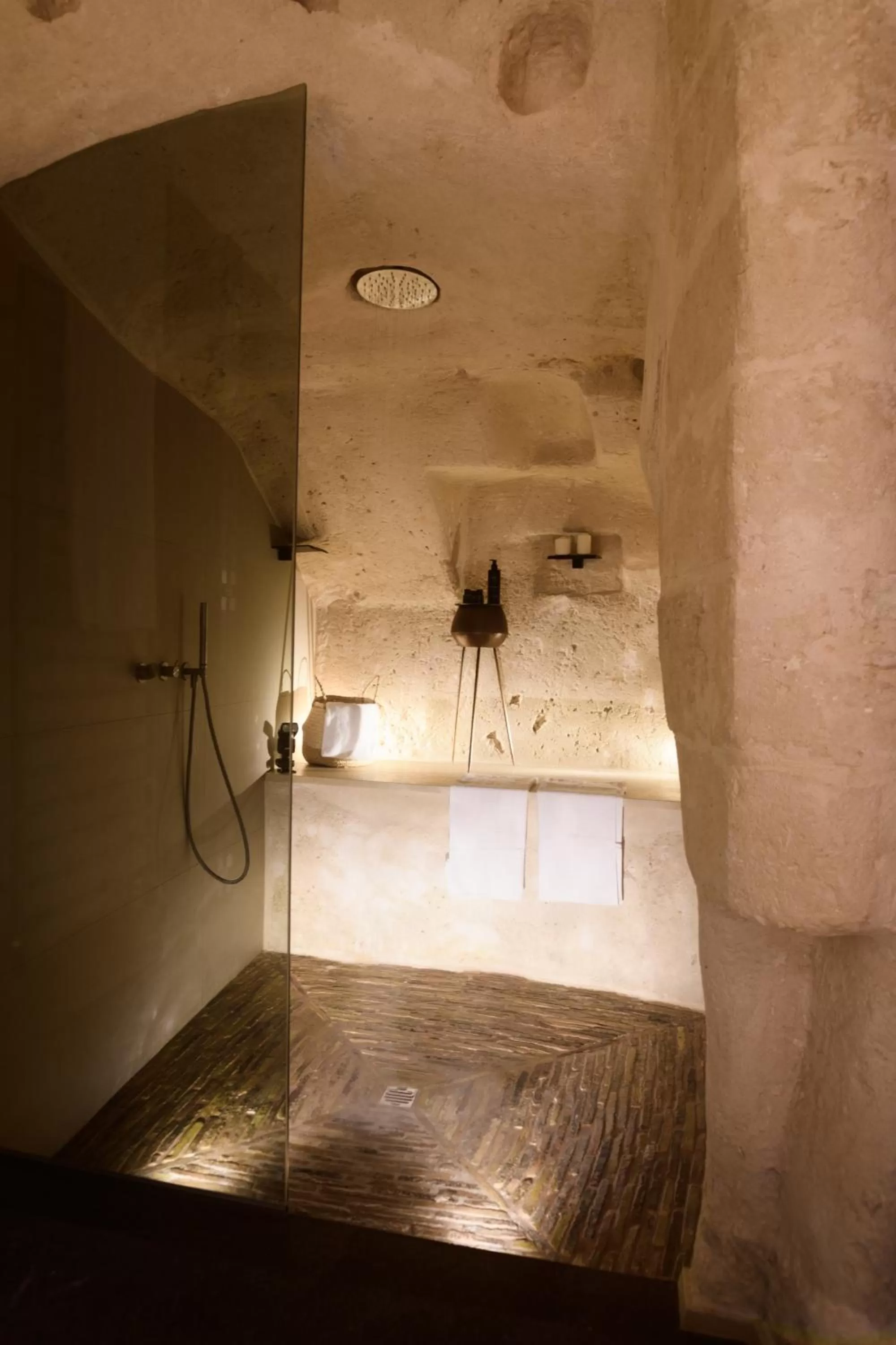 Shower in Le Malve Cave Retreat