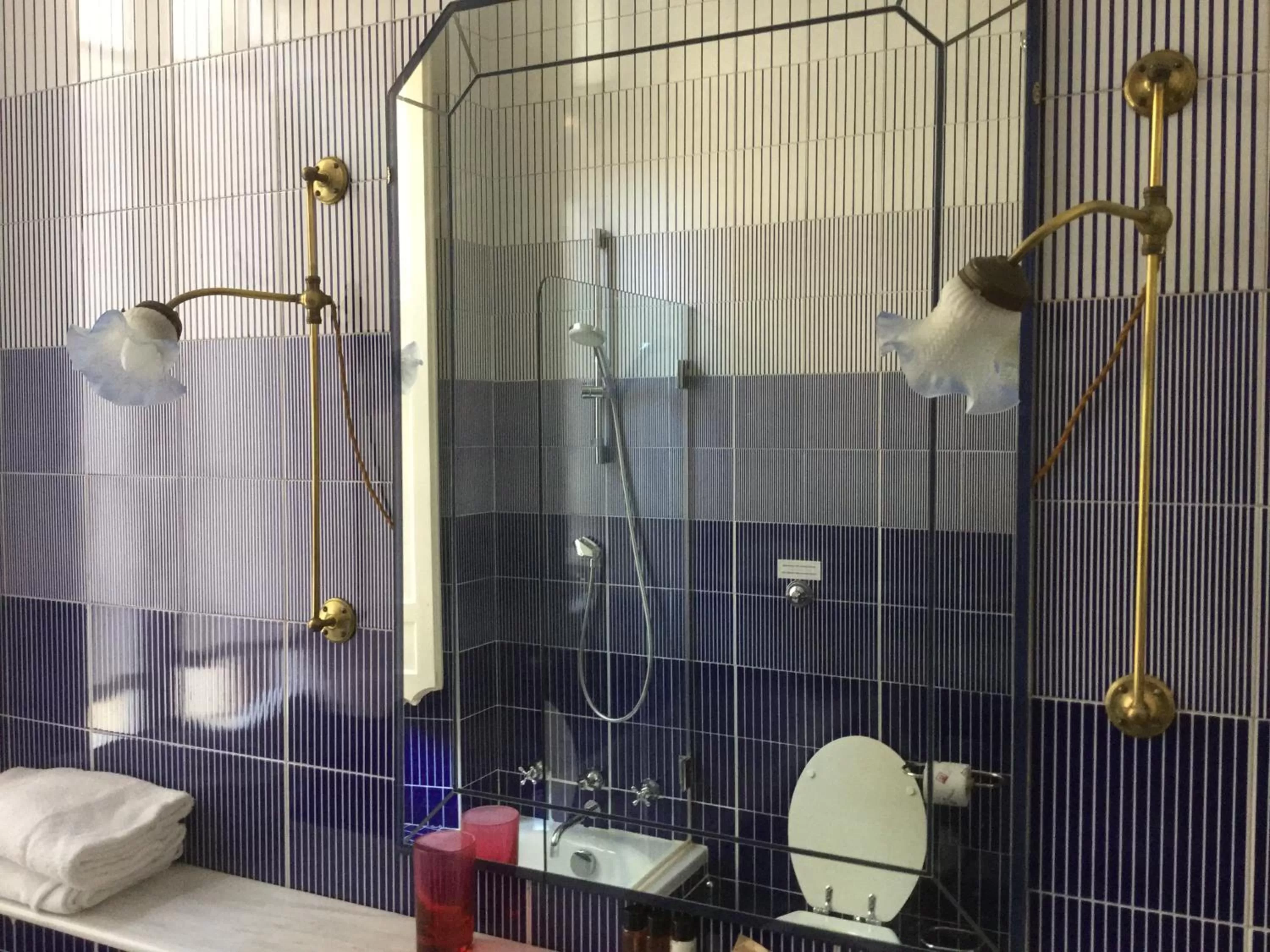 Bathroom in Relais Teatro Argentina