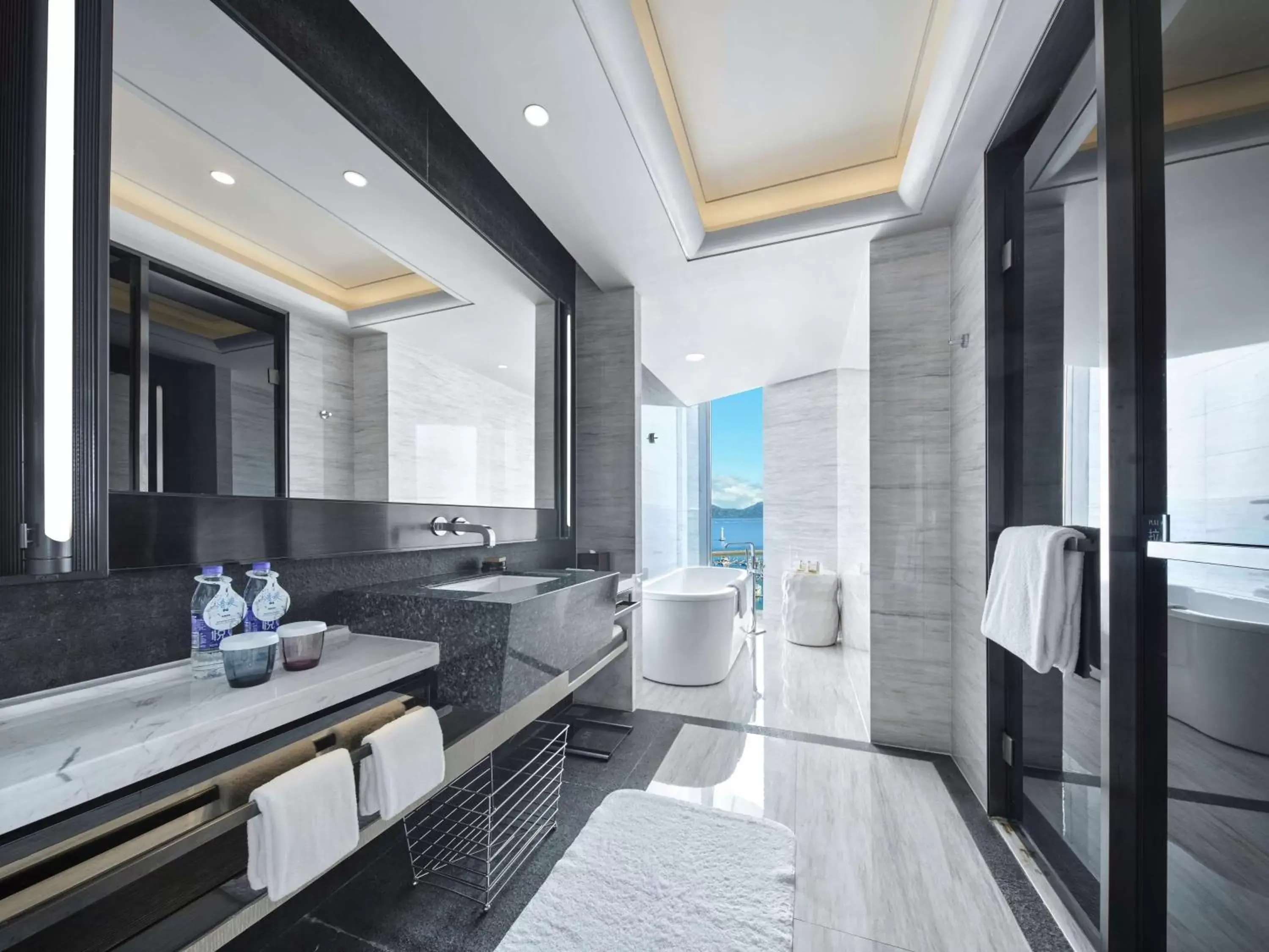 Bathroom in Hilton Shenzhen Shekou Nanhai