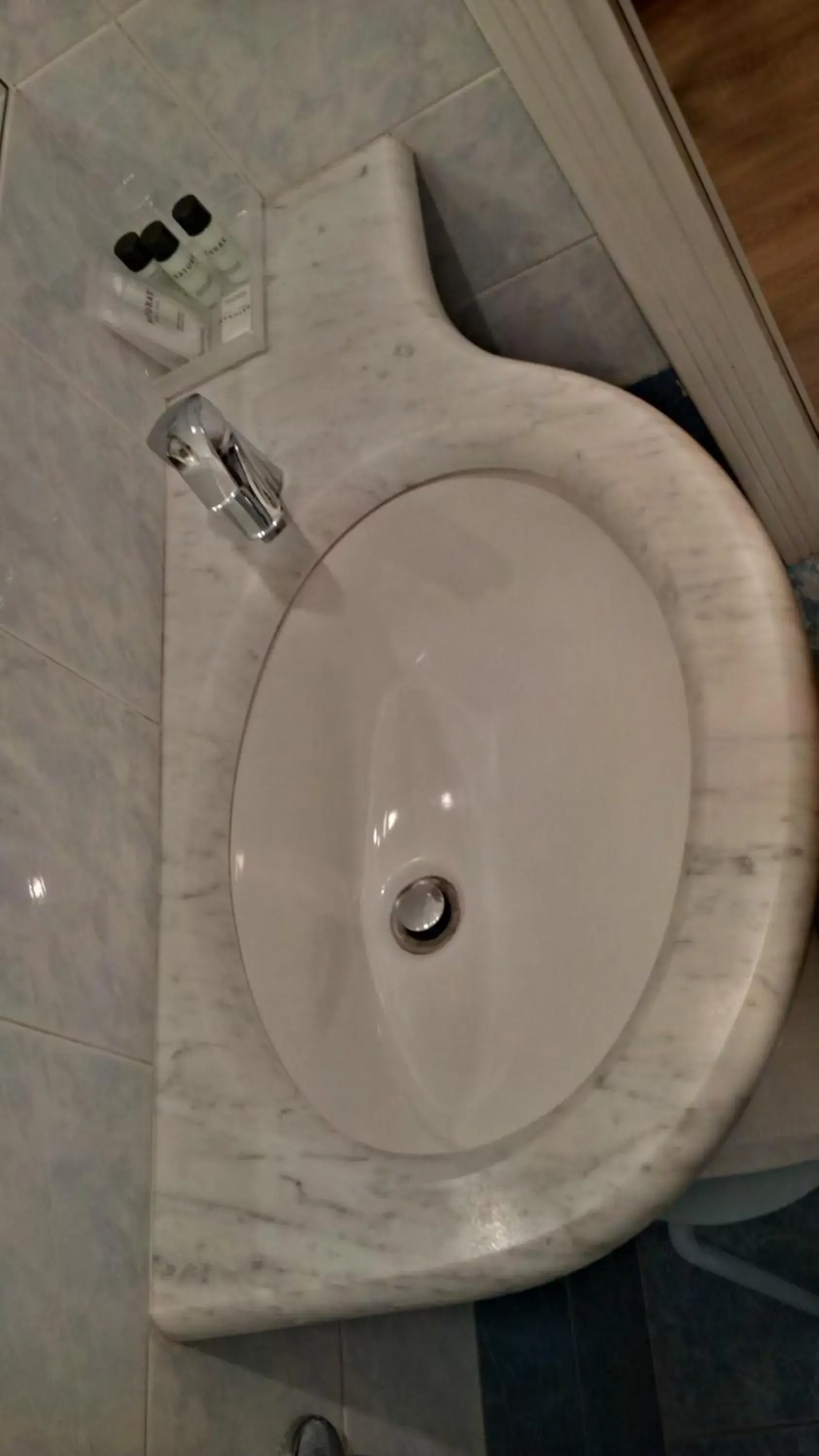 Small Single Room in Hotel Touring Small Single Room in Hotel Touring