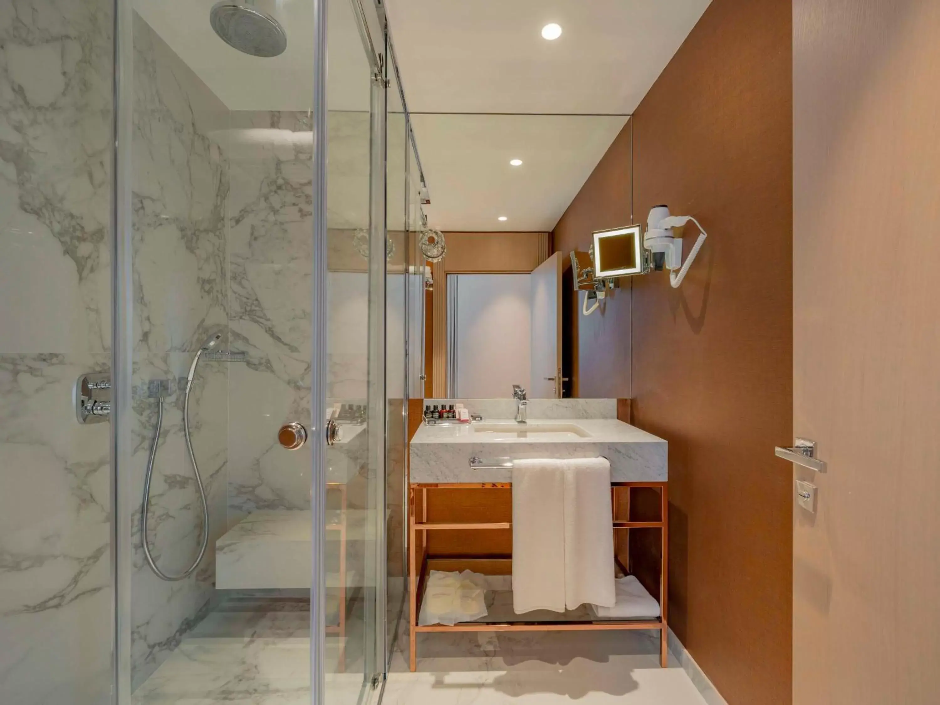 Bathroom in Mövenpick Hotel Istanbul Bosphorus