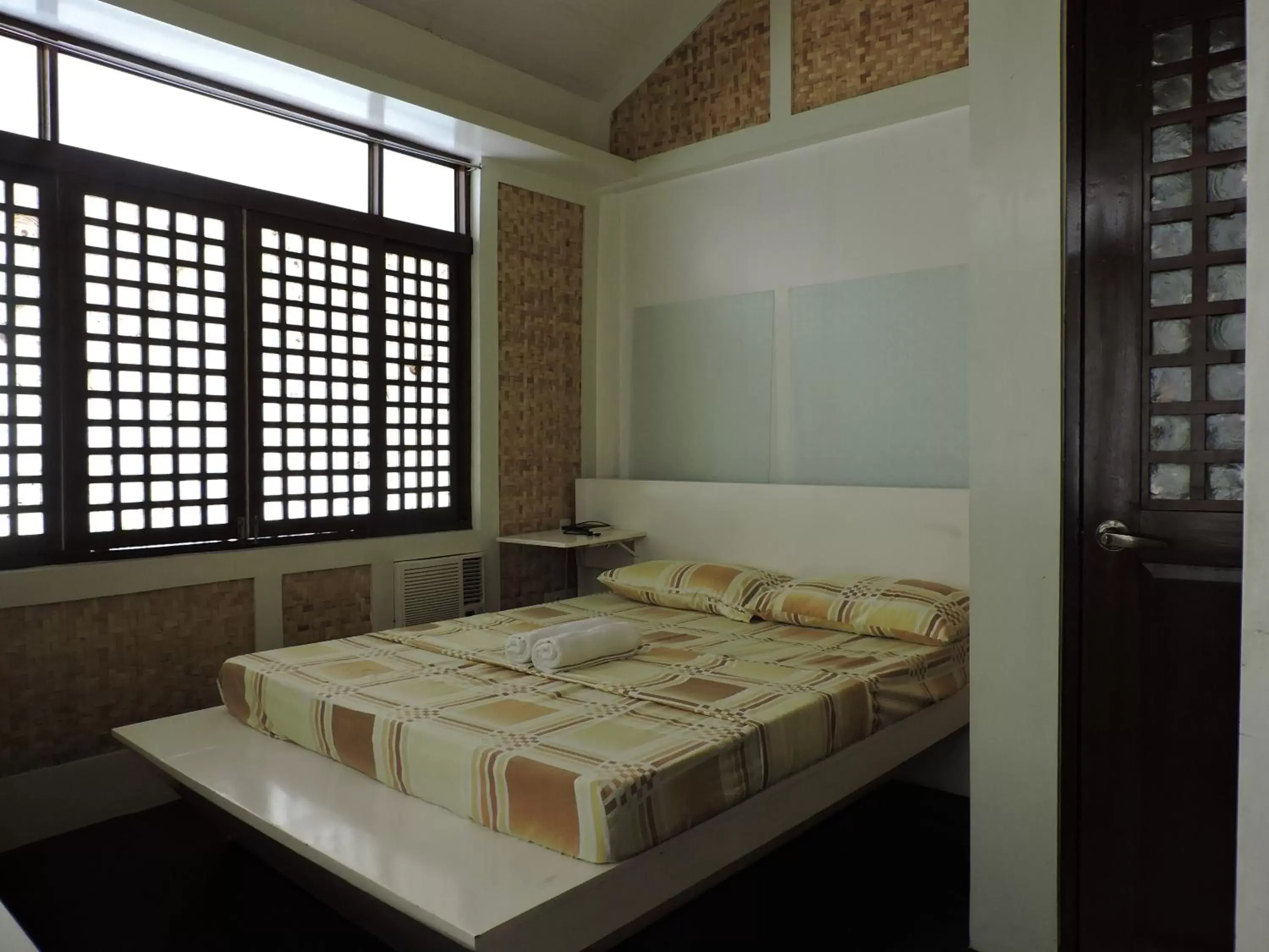 Photo of the whole room, Bed in Orange Mangrove Pension House