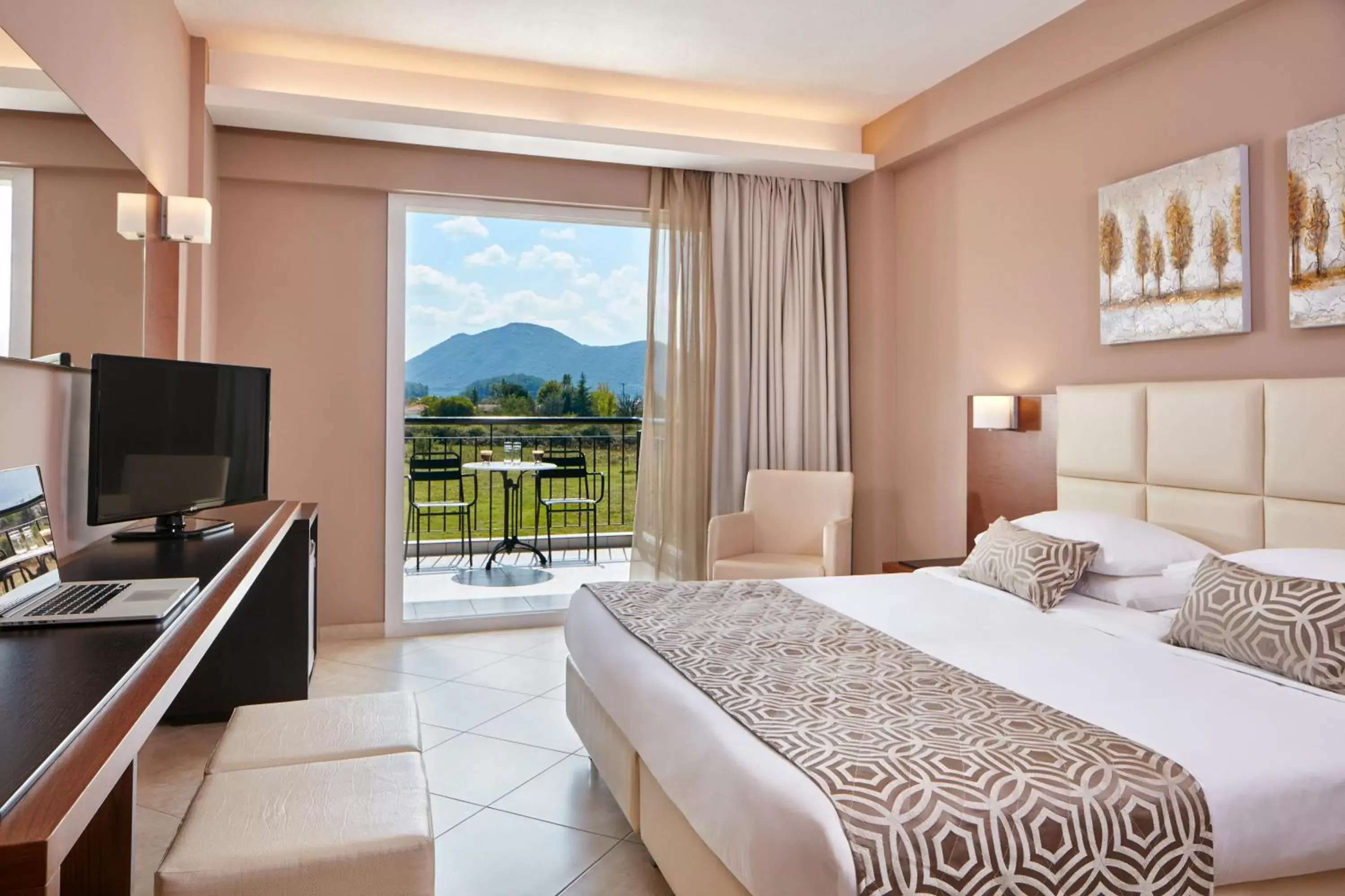 Bed, Mountain View in Aar Hotel & Spa Ioannina