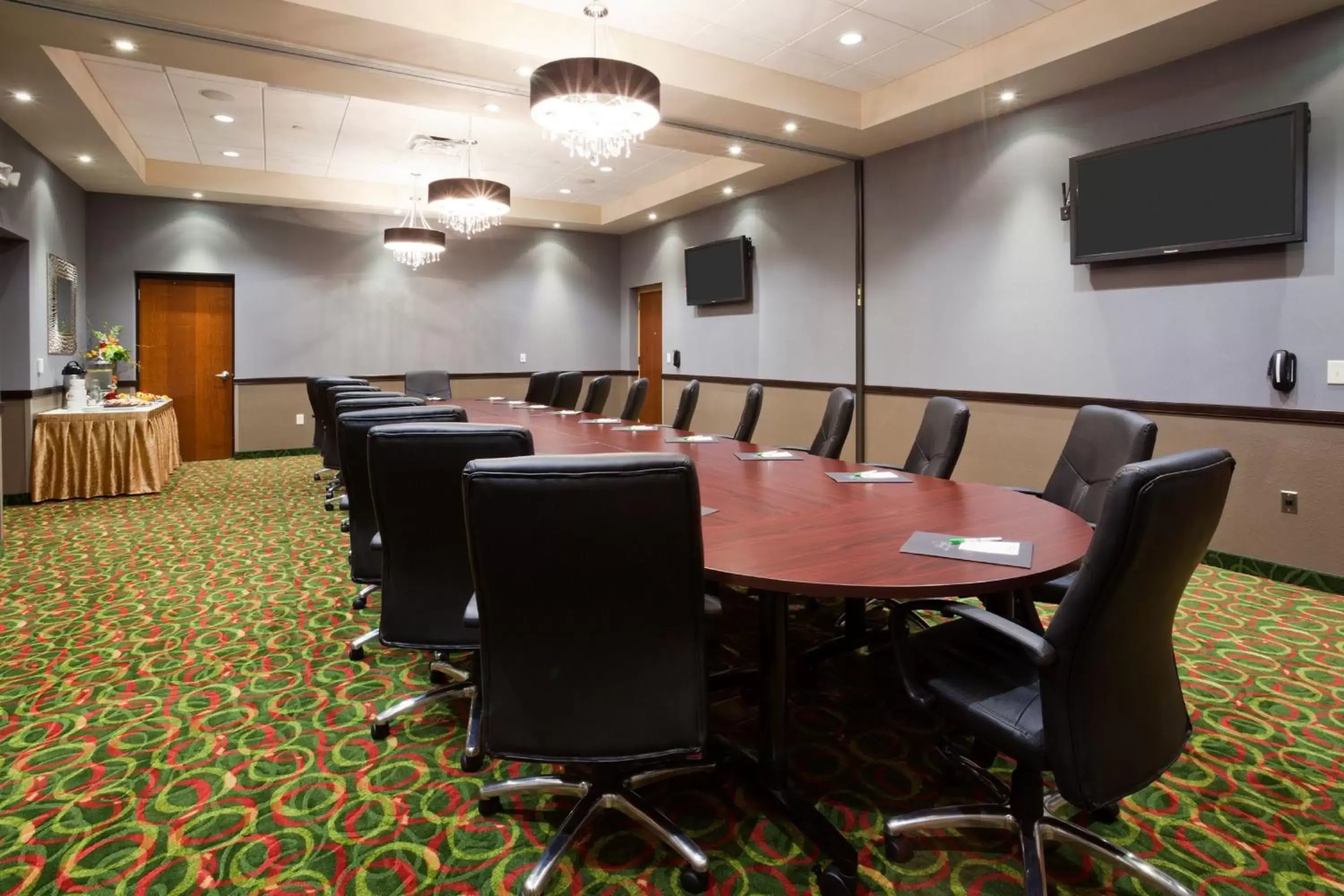 Meeting/conference room in Holiday Inn Eau Claire South, an IHG Hotel