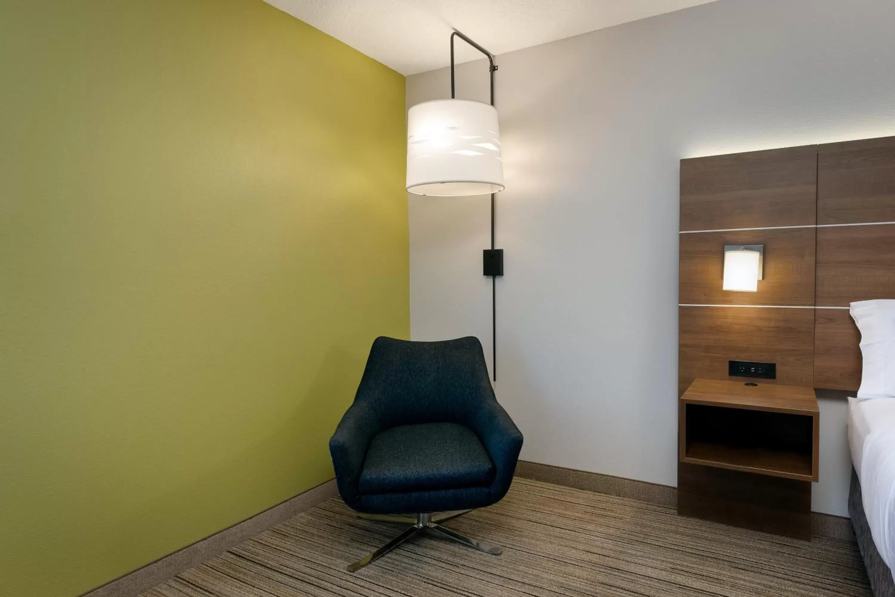 Photo of the whole room, Seating Area in Holiday Inn Express & Suites Milton East I-10, an IHG Hotel