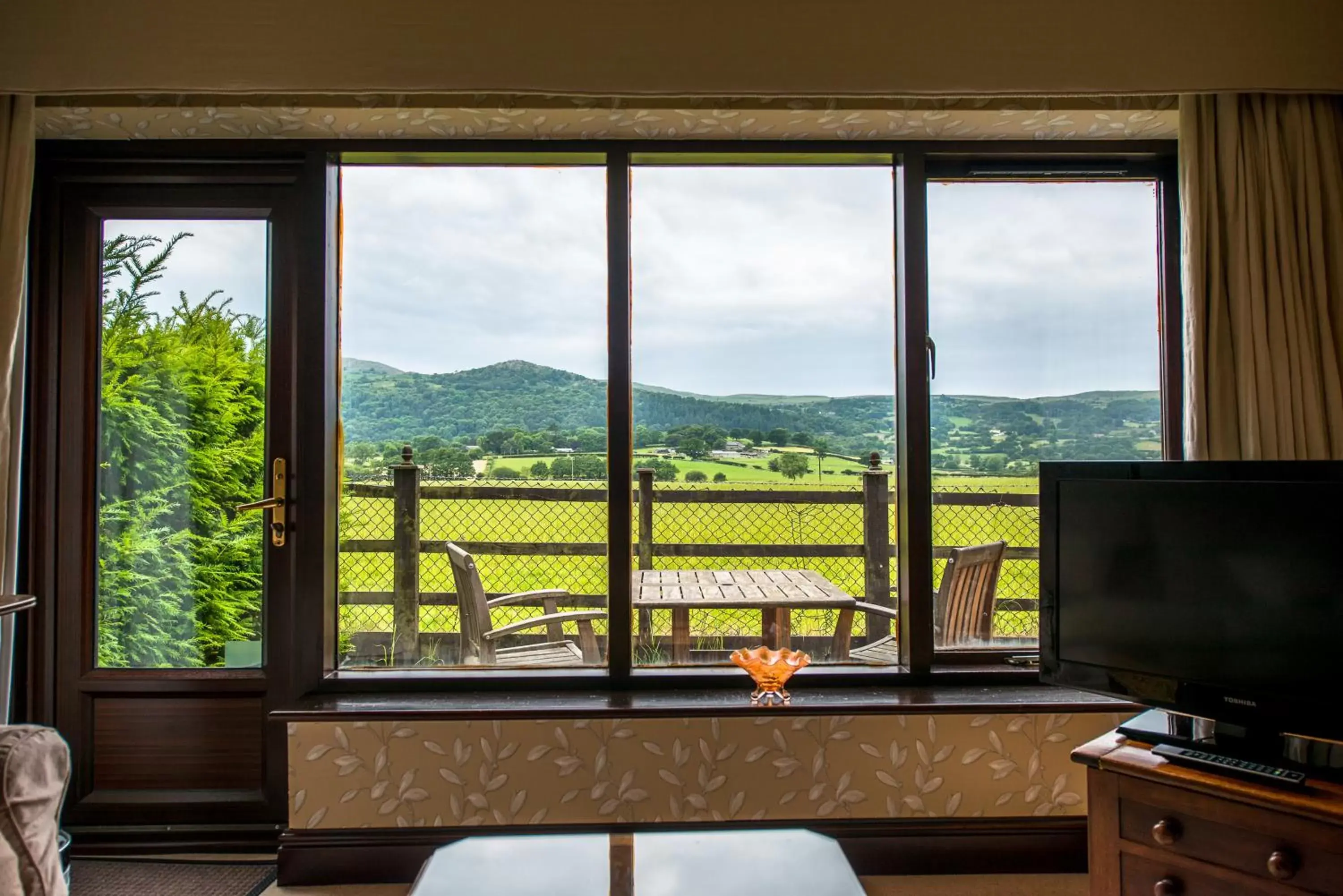 Garden view, Mountain View in The Groes Inn