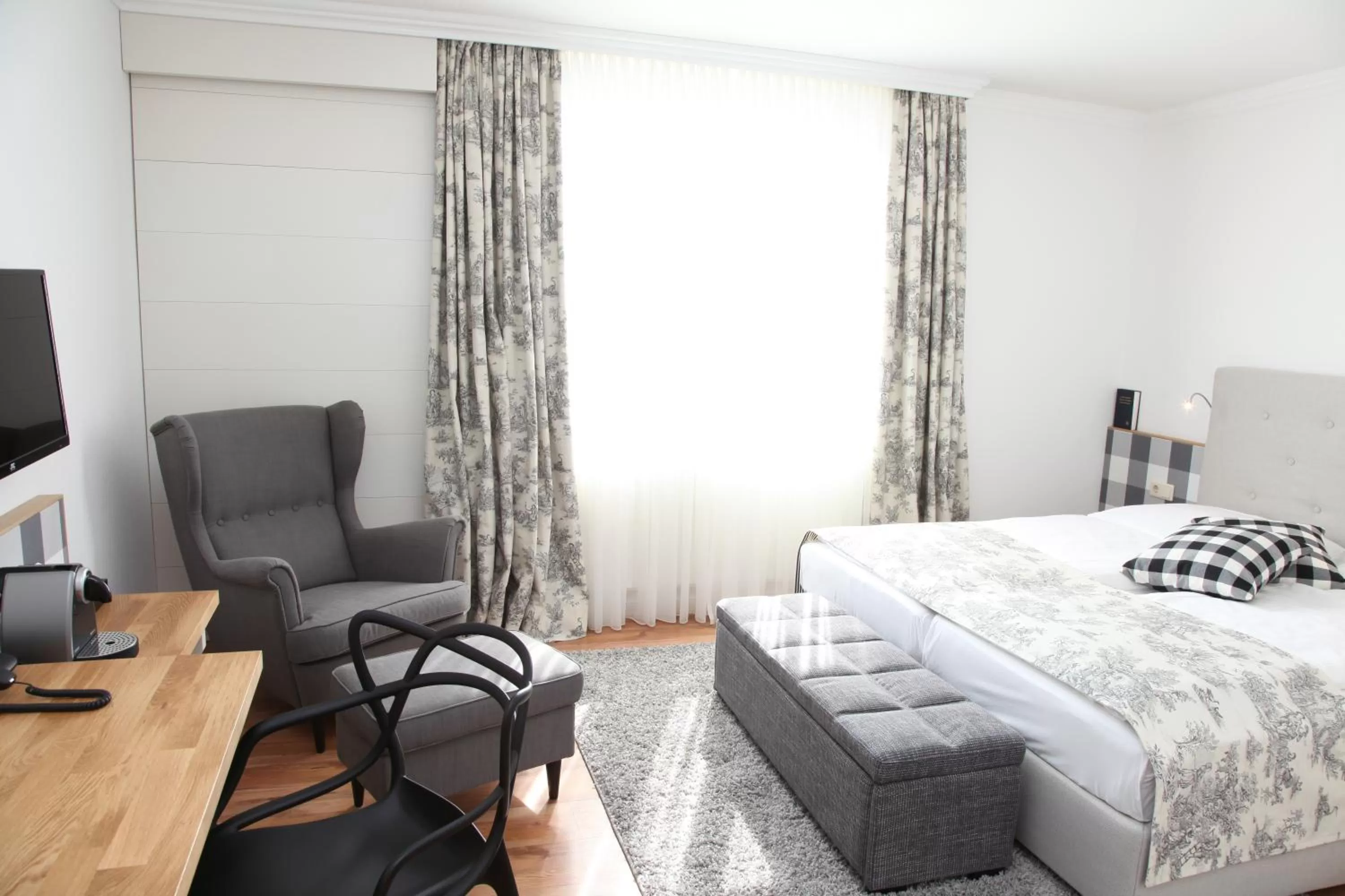 Photo of the whole room, Bed in Hotel Wilhelm Busch