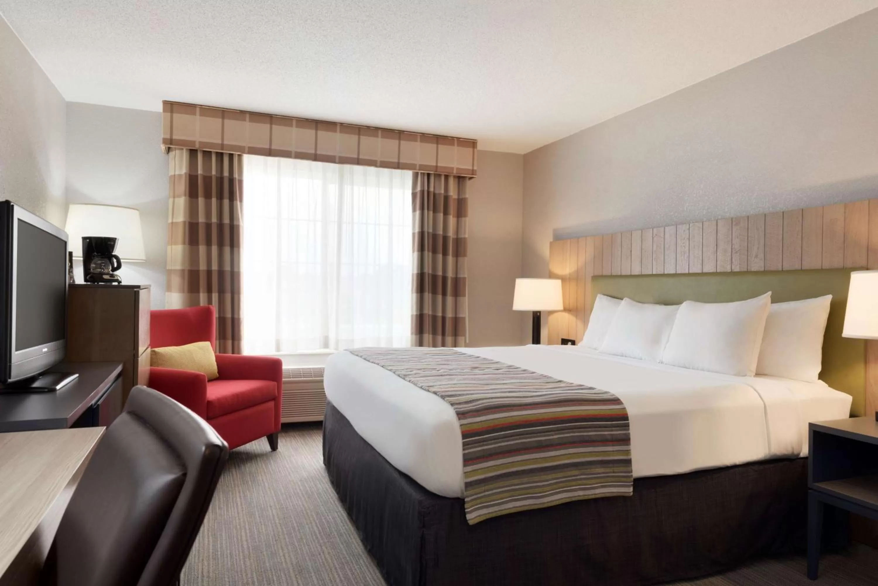 Photo of the whole room, Bed in Country Inn & Suites by Radisson, Minneapolis-Shakopee