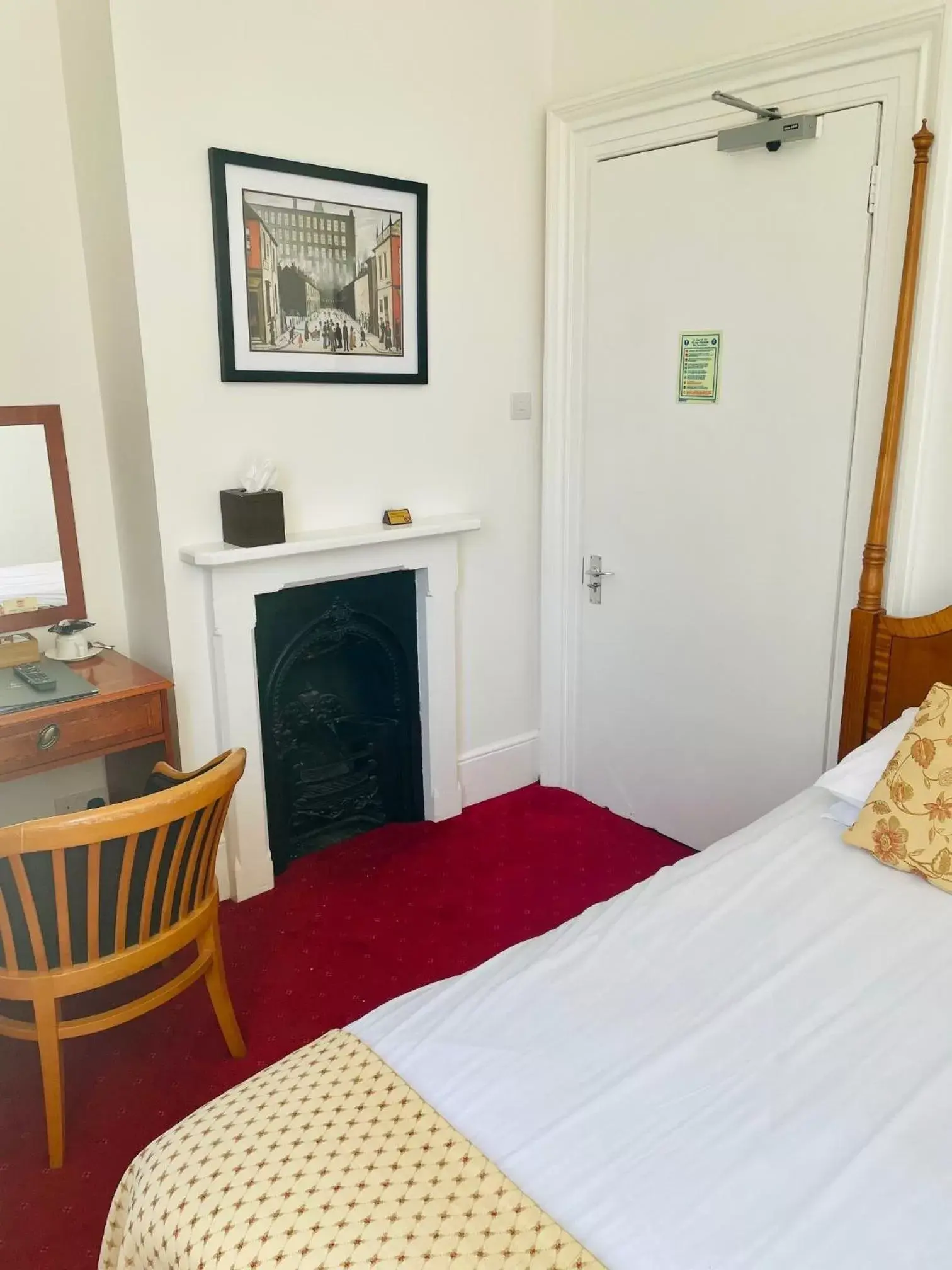 Single Room in Ebury Hotel Cottages and Apartment's