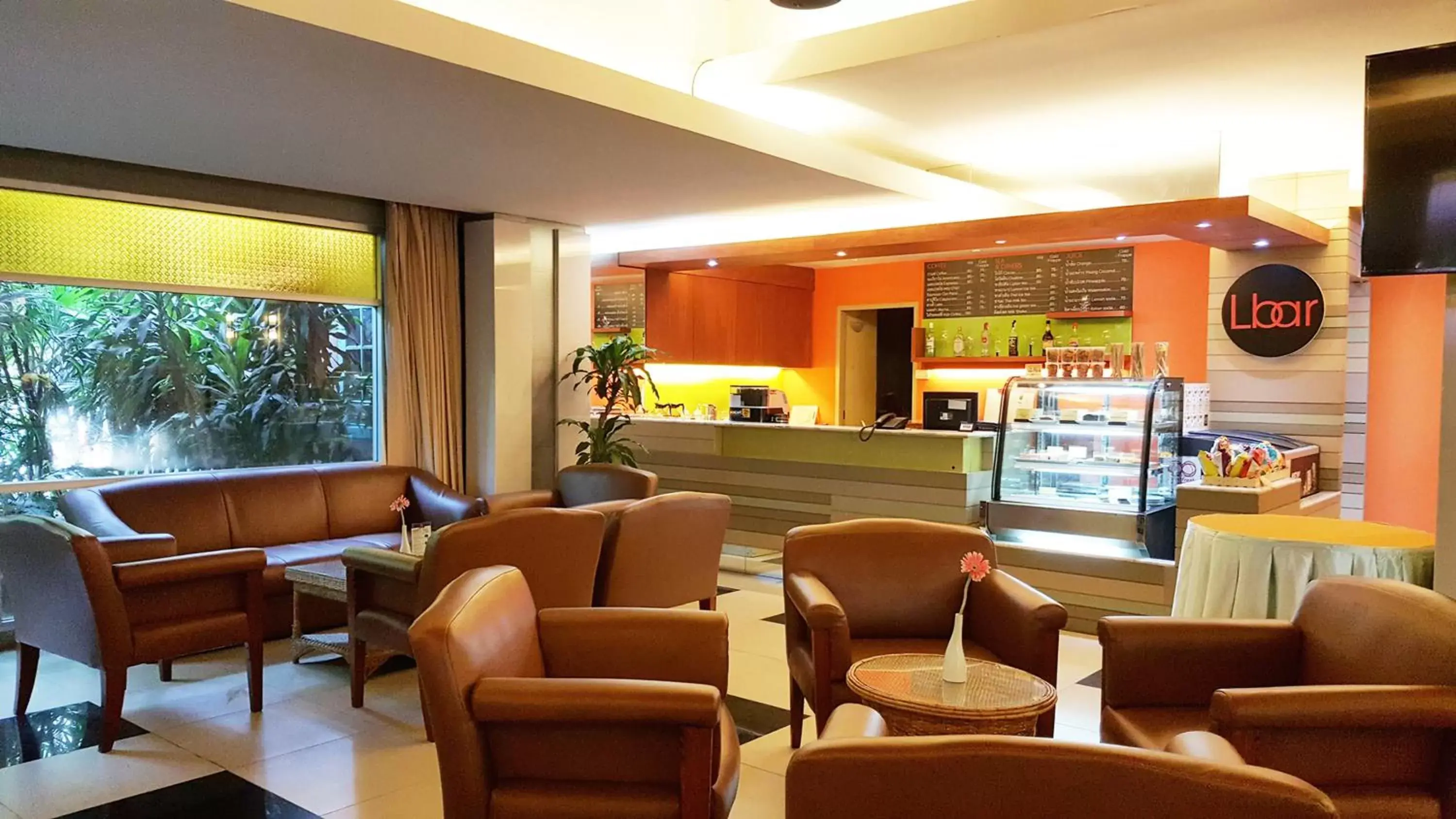 Lounge or bar in Long Beach Cha-Am Hotel Lounge or bar in Long Beach Cha-Am Hotel