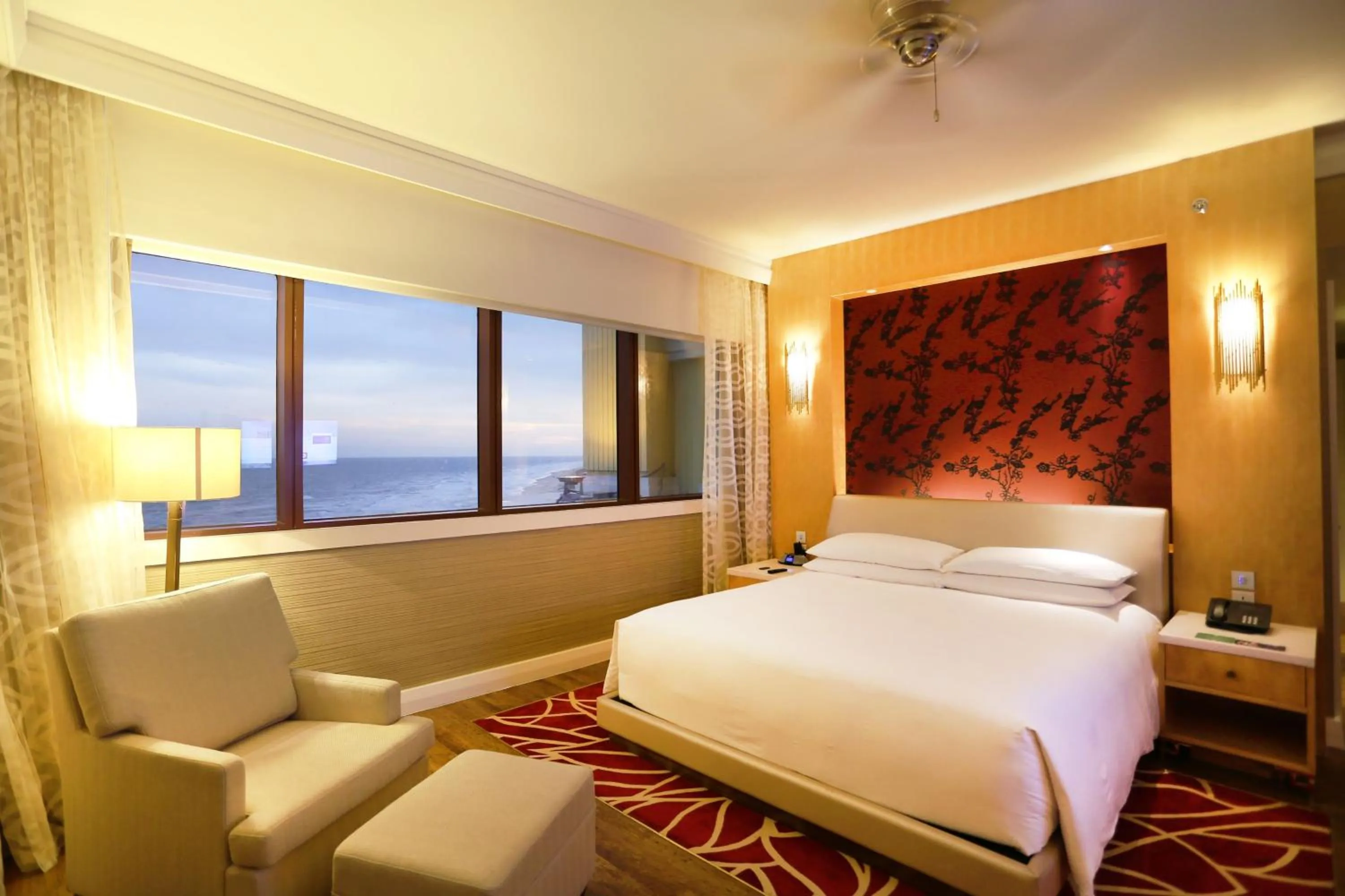 Photo of the whole room, Bed in InterContinental Grand Ho Tram