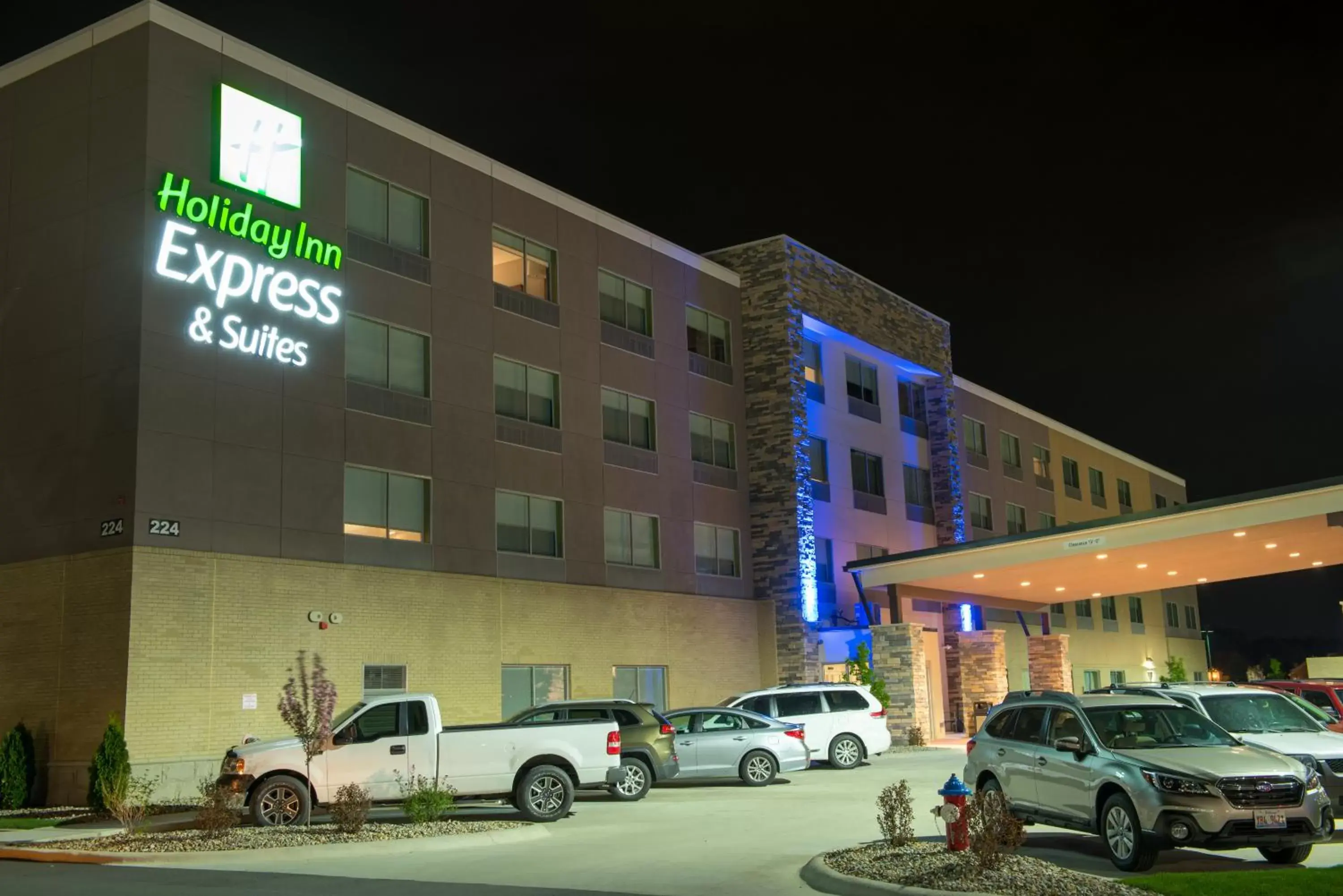 Property Building in Holiday Inn Express & Suites - Orland Park Mokena, an IHG Hotel