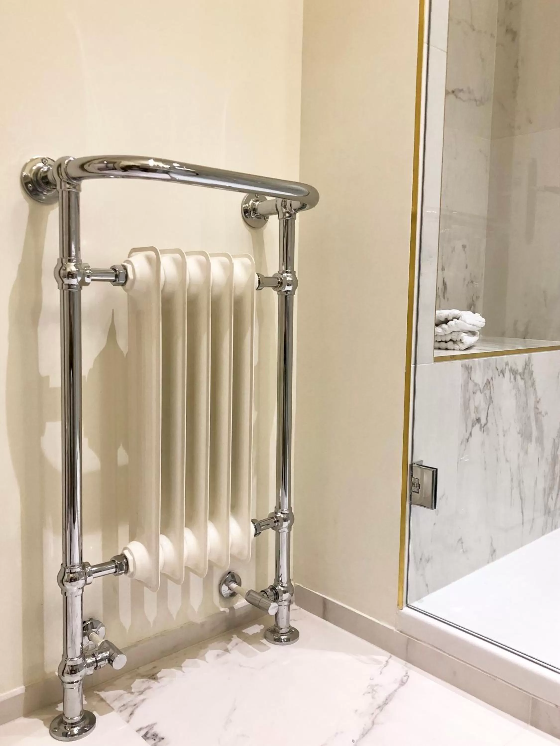 Bathroom in Hôtel Mayfair Paris