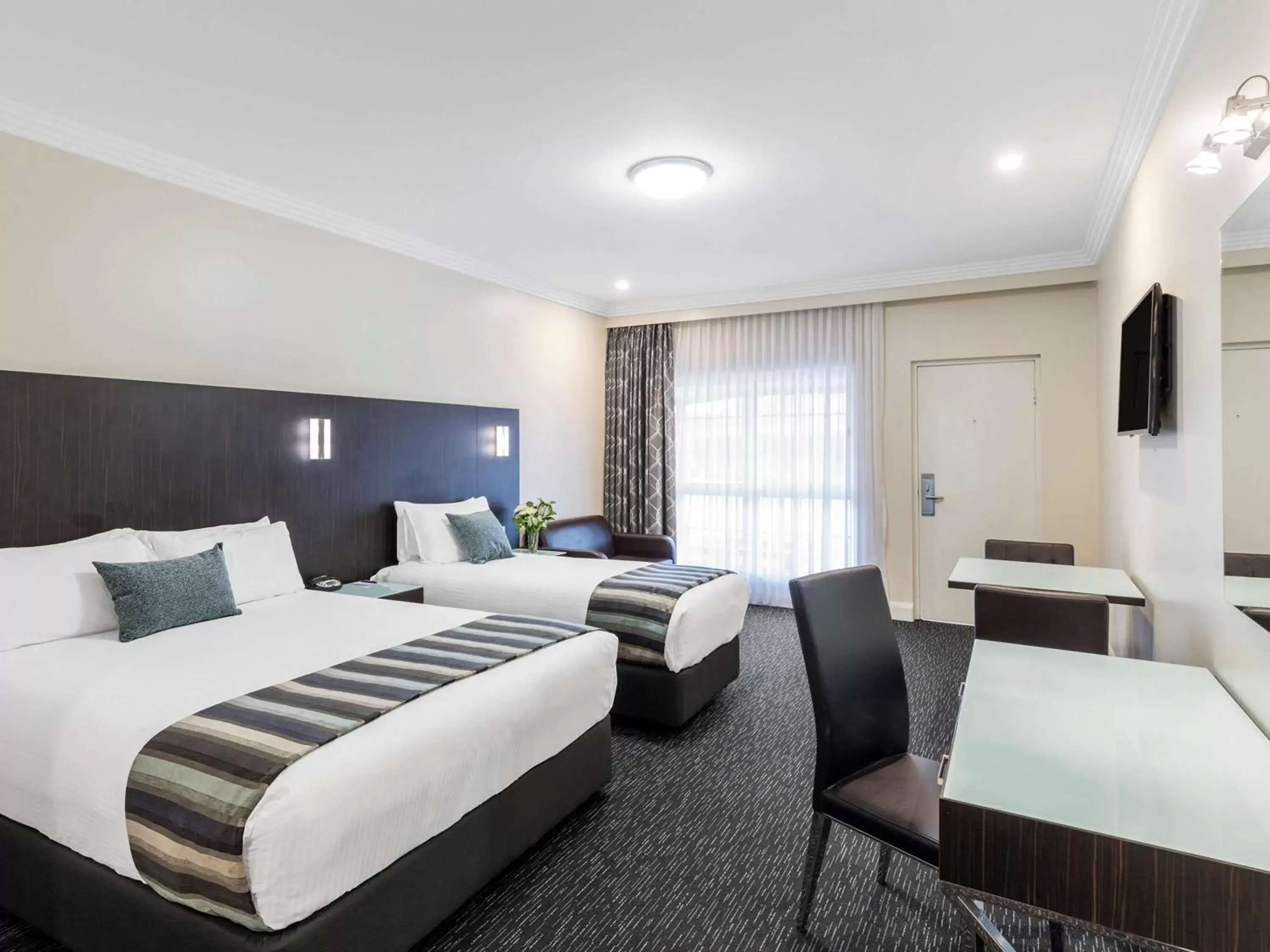 Photo of the whole room in Mercure Goulburn