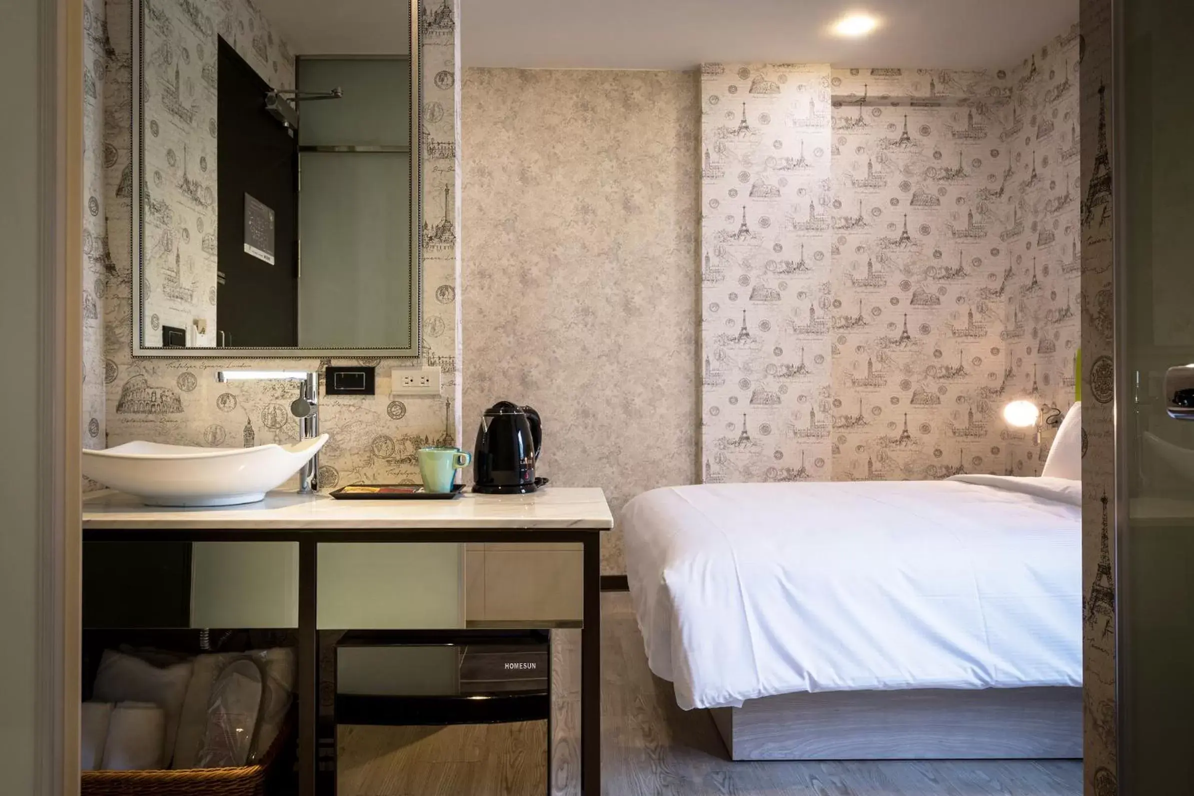bunk bed, Bathroom in CHECK inn Taichung Ziyou