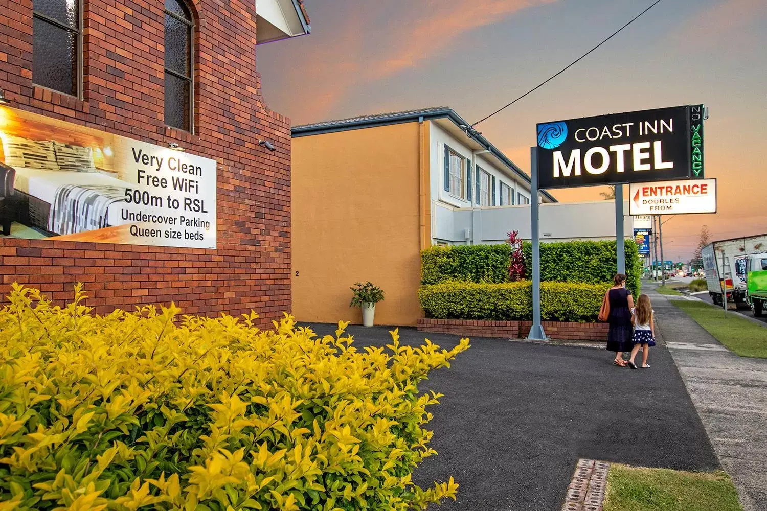 Facade/entrance, Property Logo/Sign in Coast Inn Motel