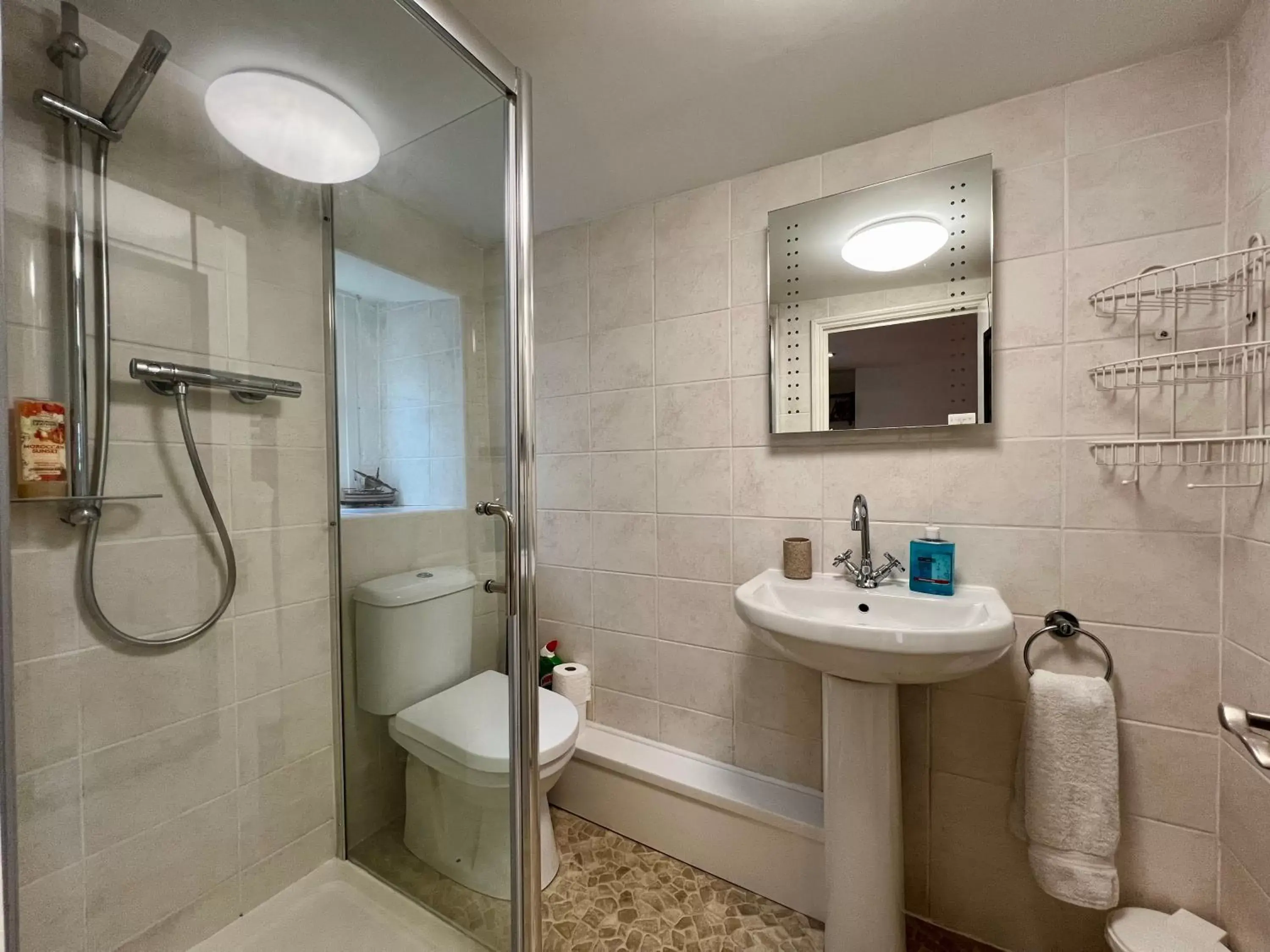 Bathroom in Sampford Harbour Side Guest House