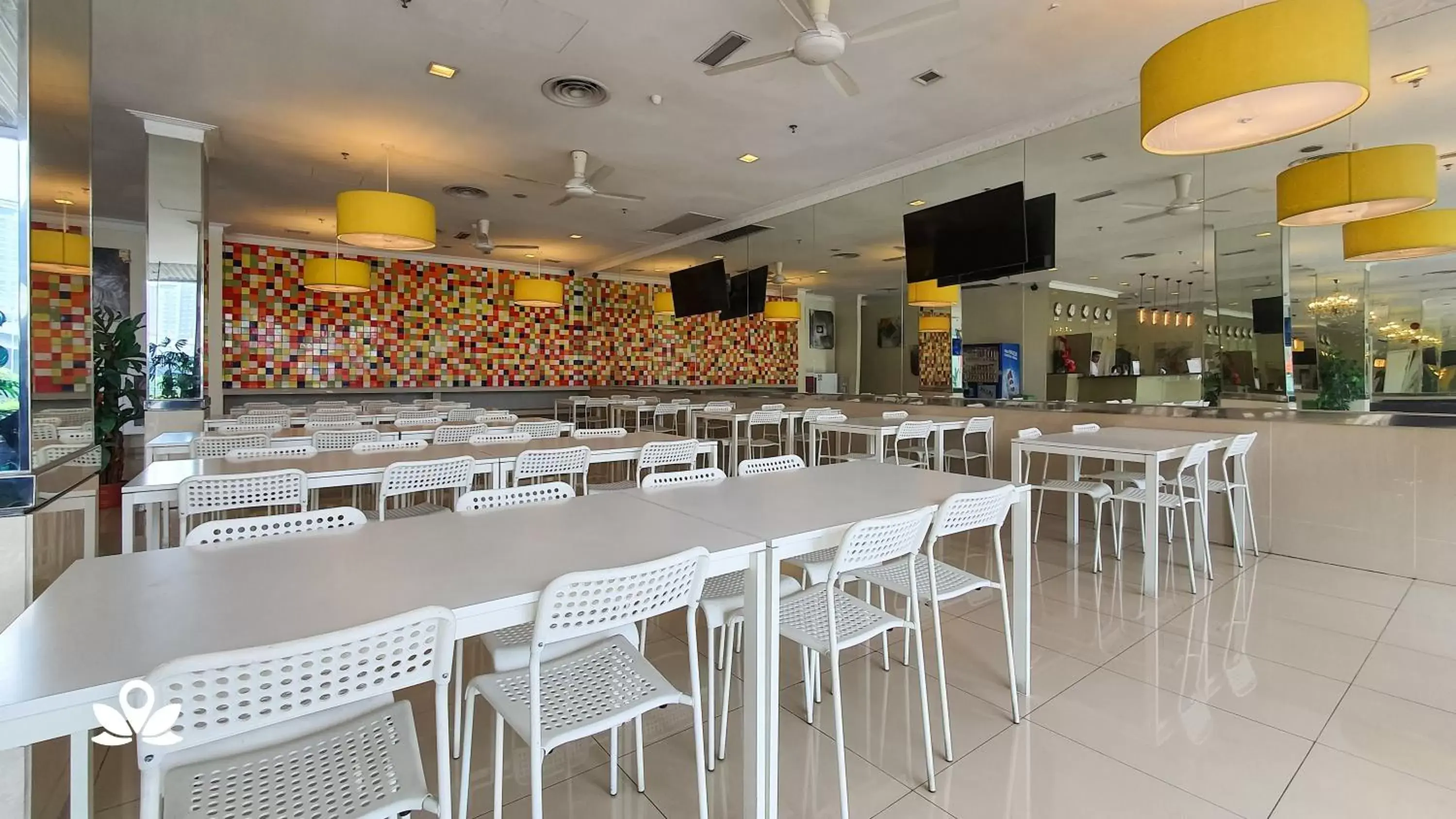 Restaurant/Places to Eat in SCC Hotel