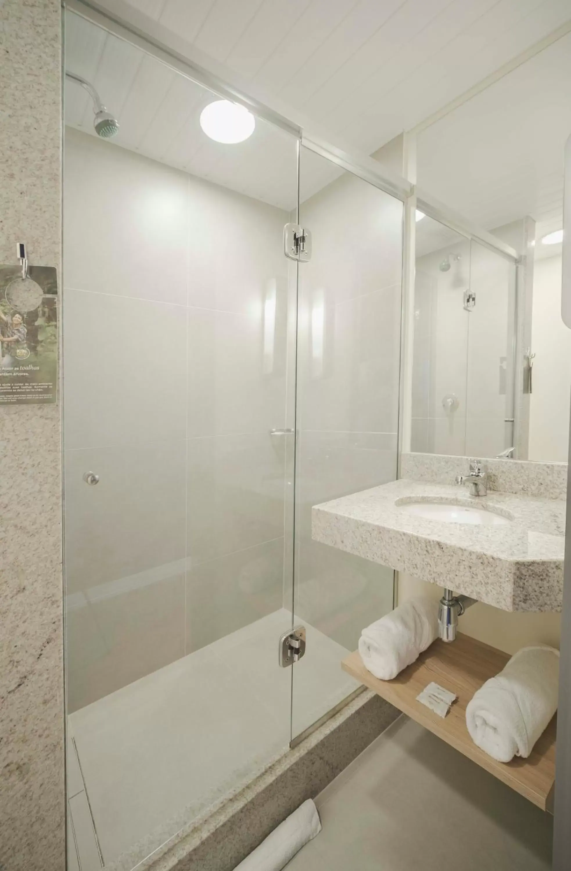 Shower, Bathroom in Ibis Budget Farroupilha