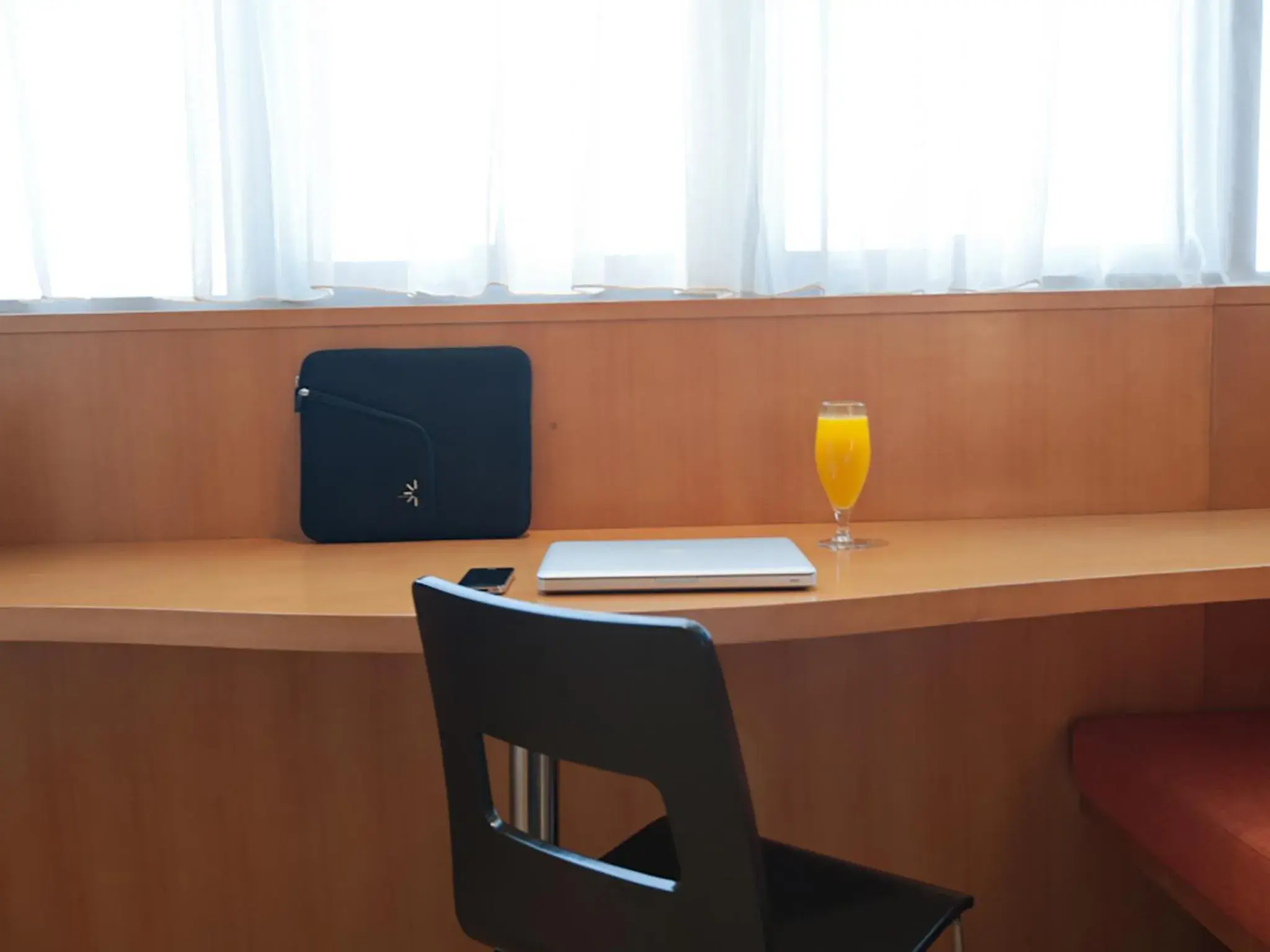 Seating area, TV/Entertainment Center in Ibis Abu Dhabi Gate Hotel