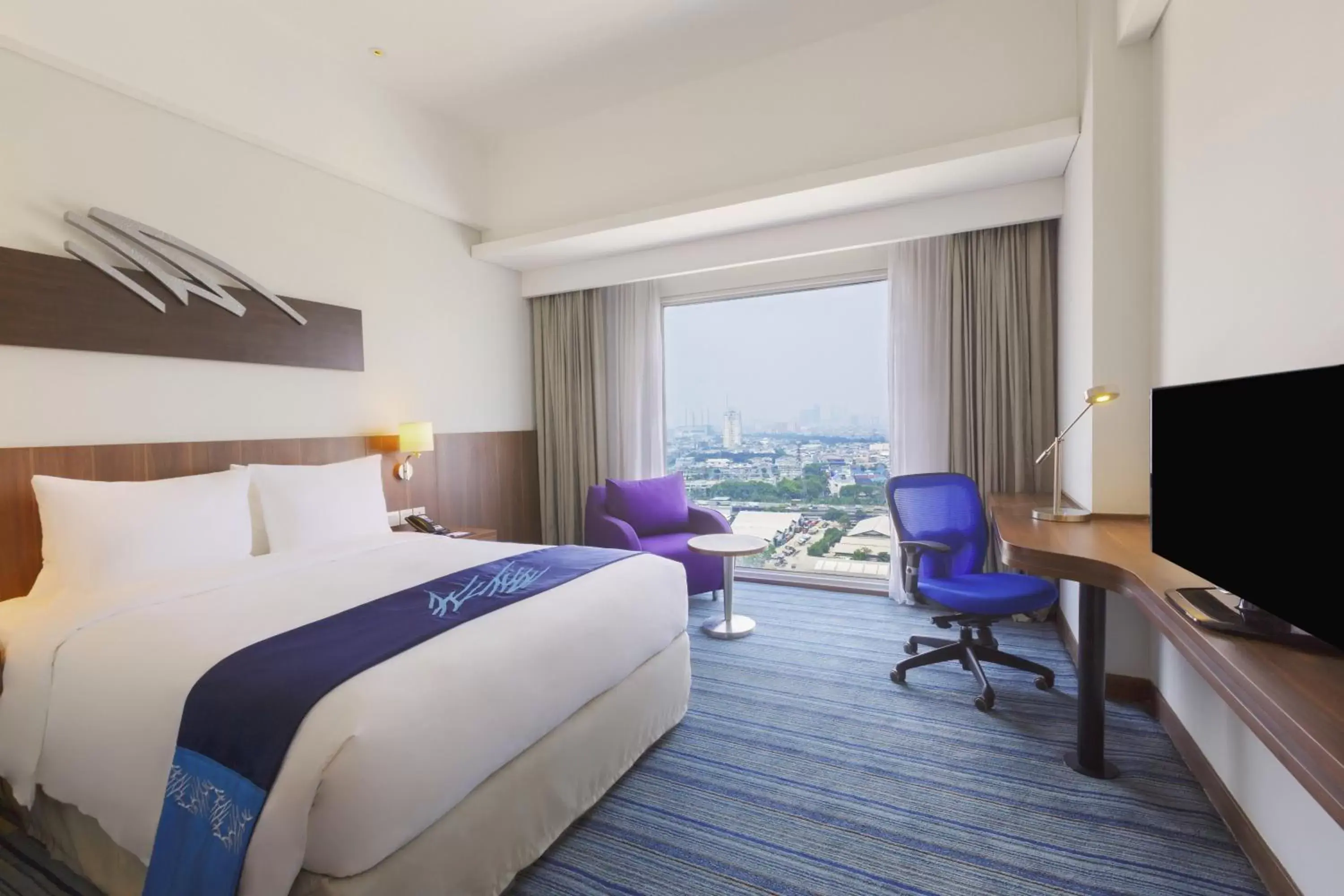 Bed in Holiday Inn Express Jakarta Pluit Citygate, an IHG Hotel
