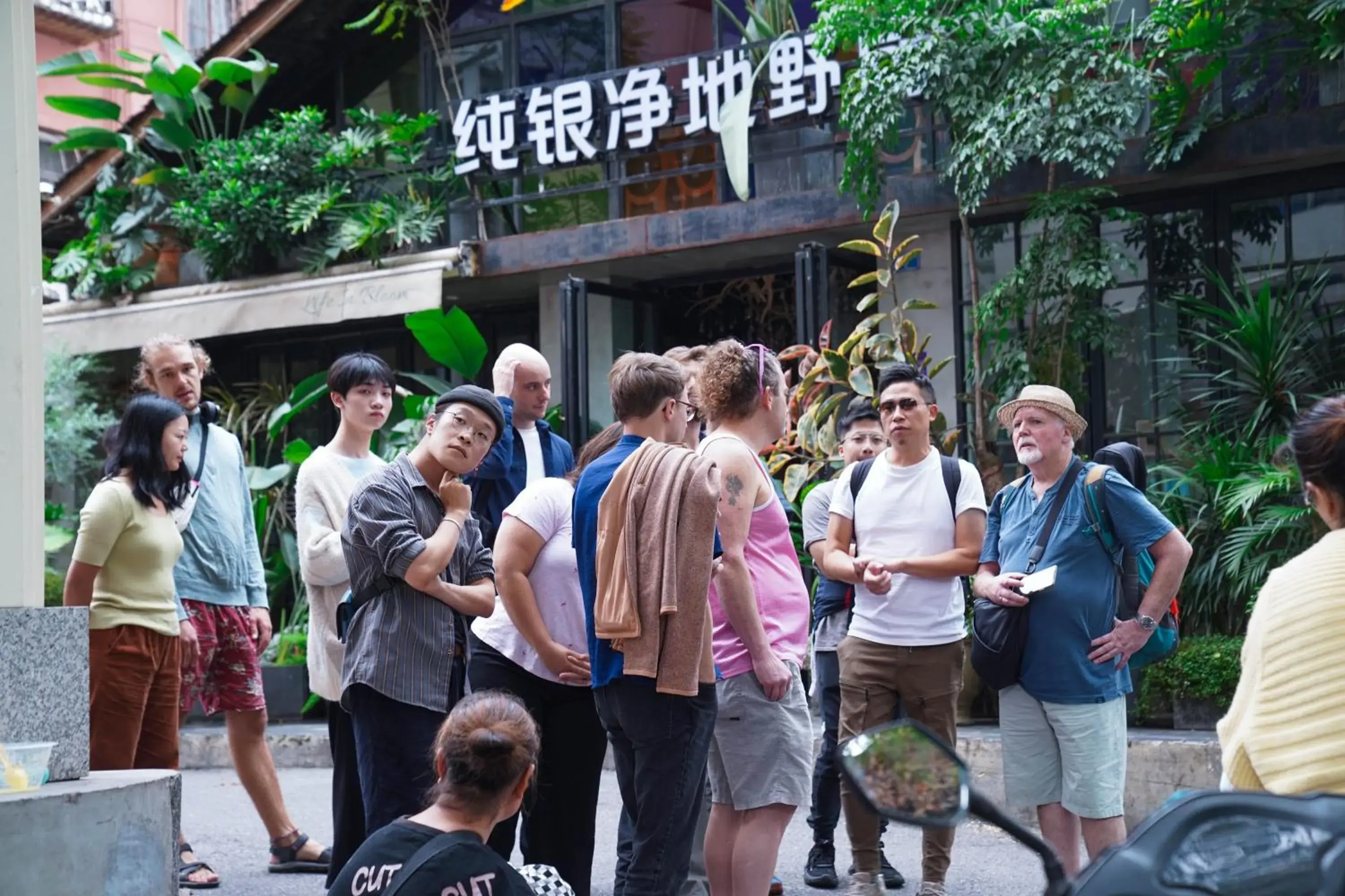 Hiking in Chengdu Mix Hostel Backpackers