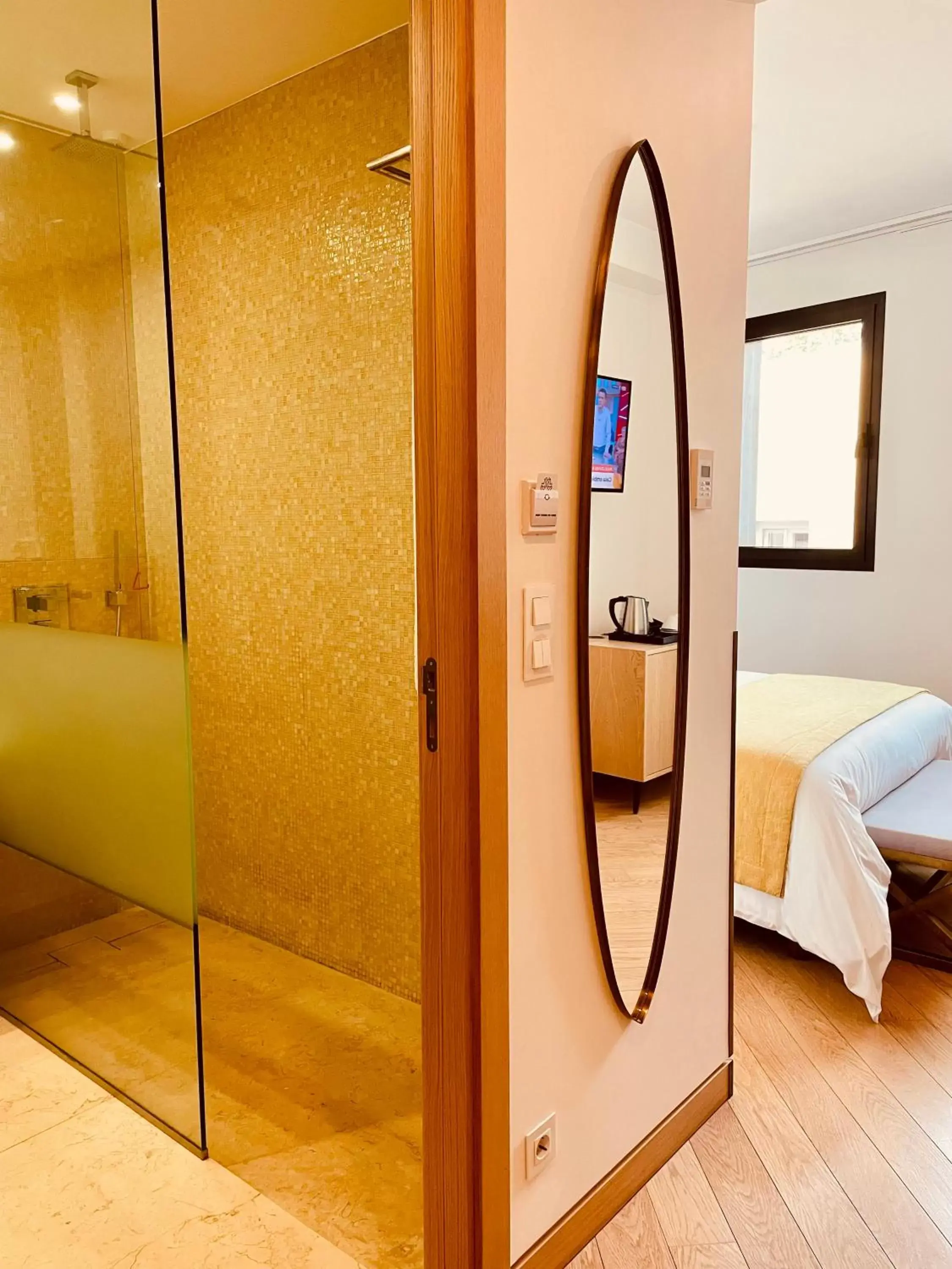 Bedroom, Bathroom in Castelo Hotel