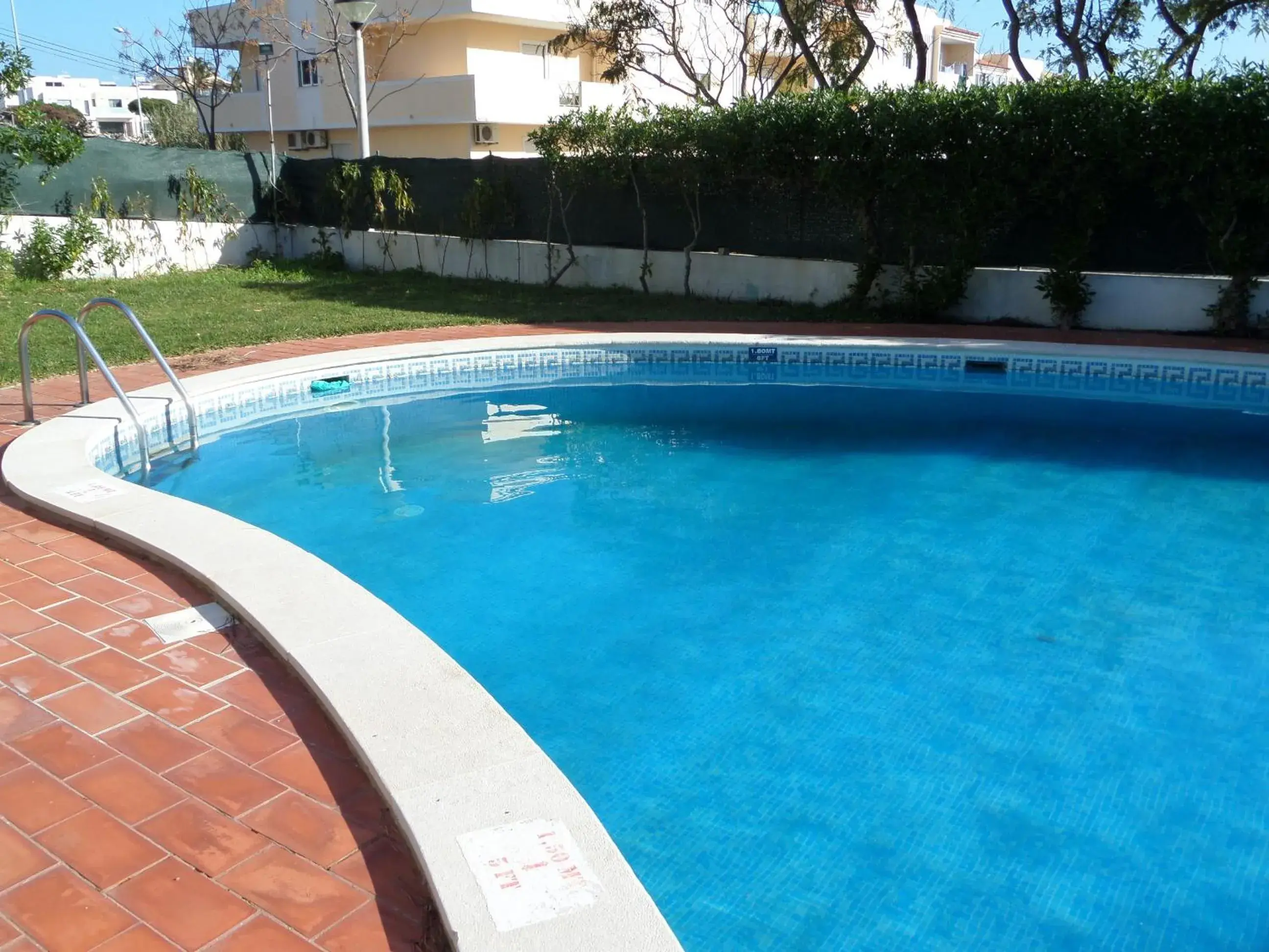 Garden, Swimming Pool in Hotel Monaco