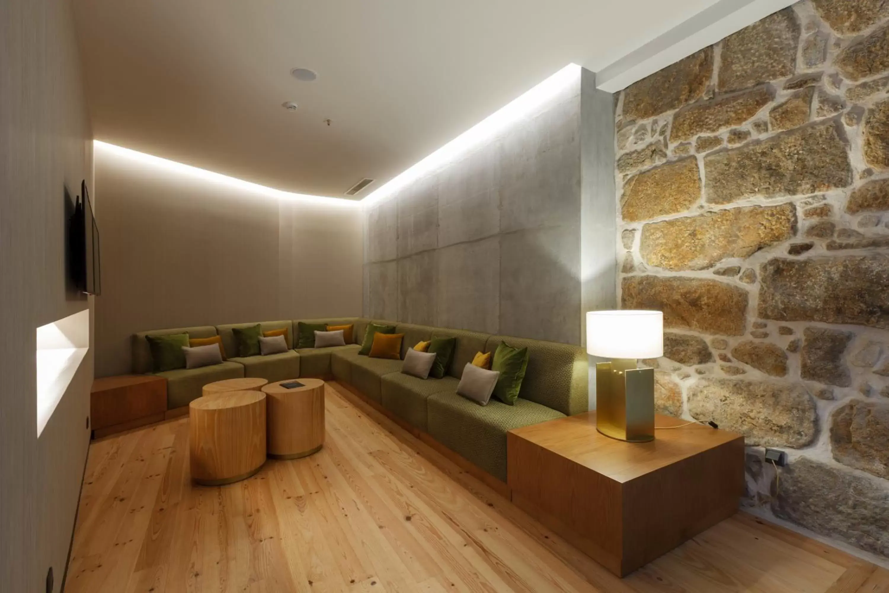 Communal lounge/ TV room, Seating Area in NEYA Porto Hotel