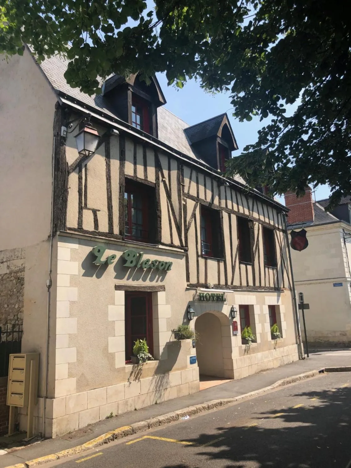 Property building in Hôtel Le Blason
