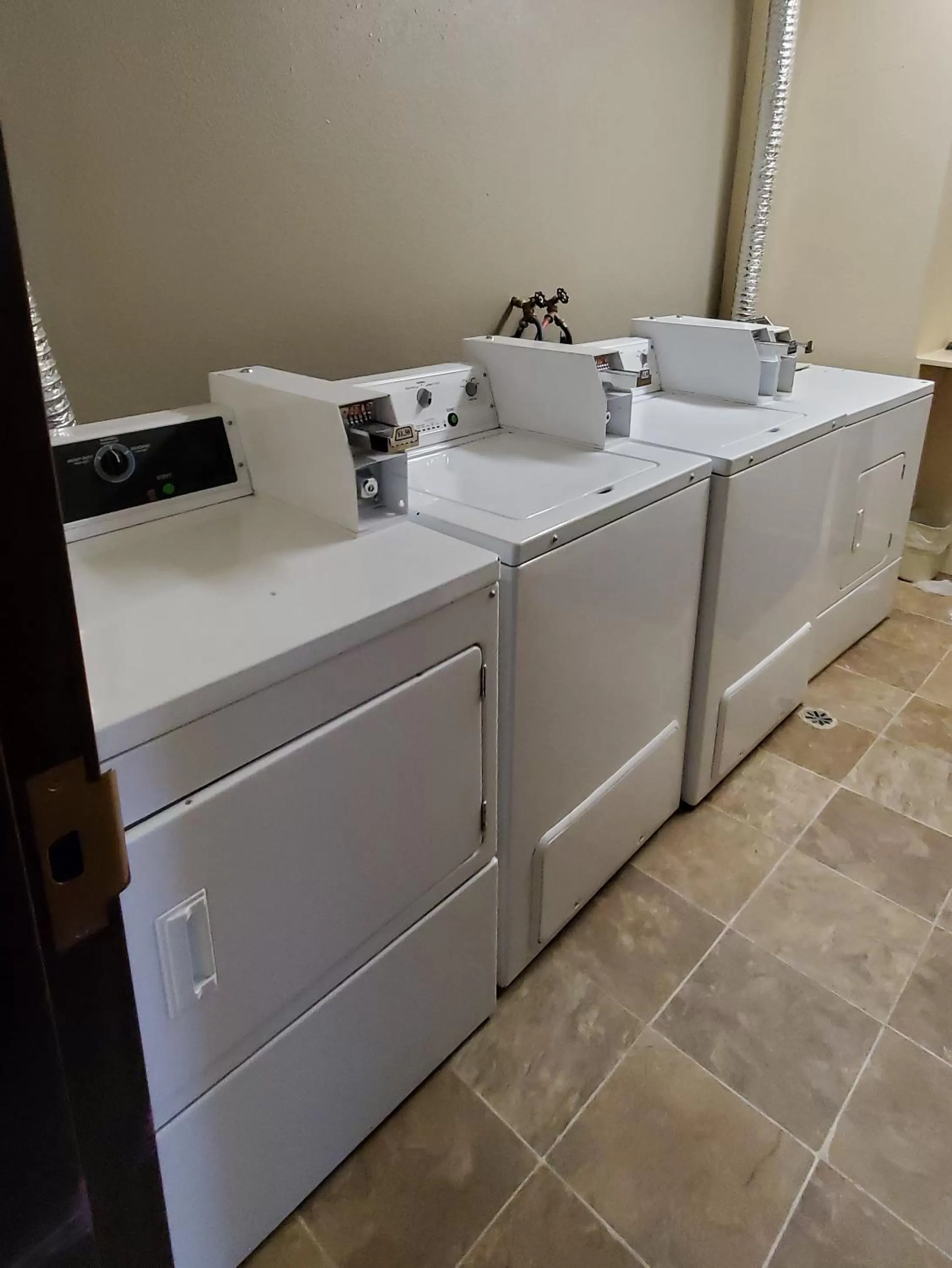 laundry in Westlake Inn