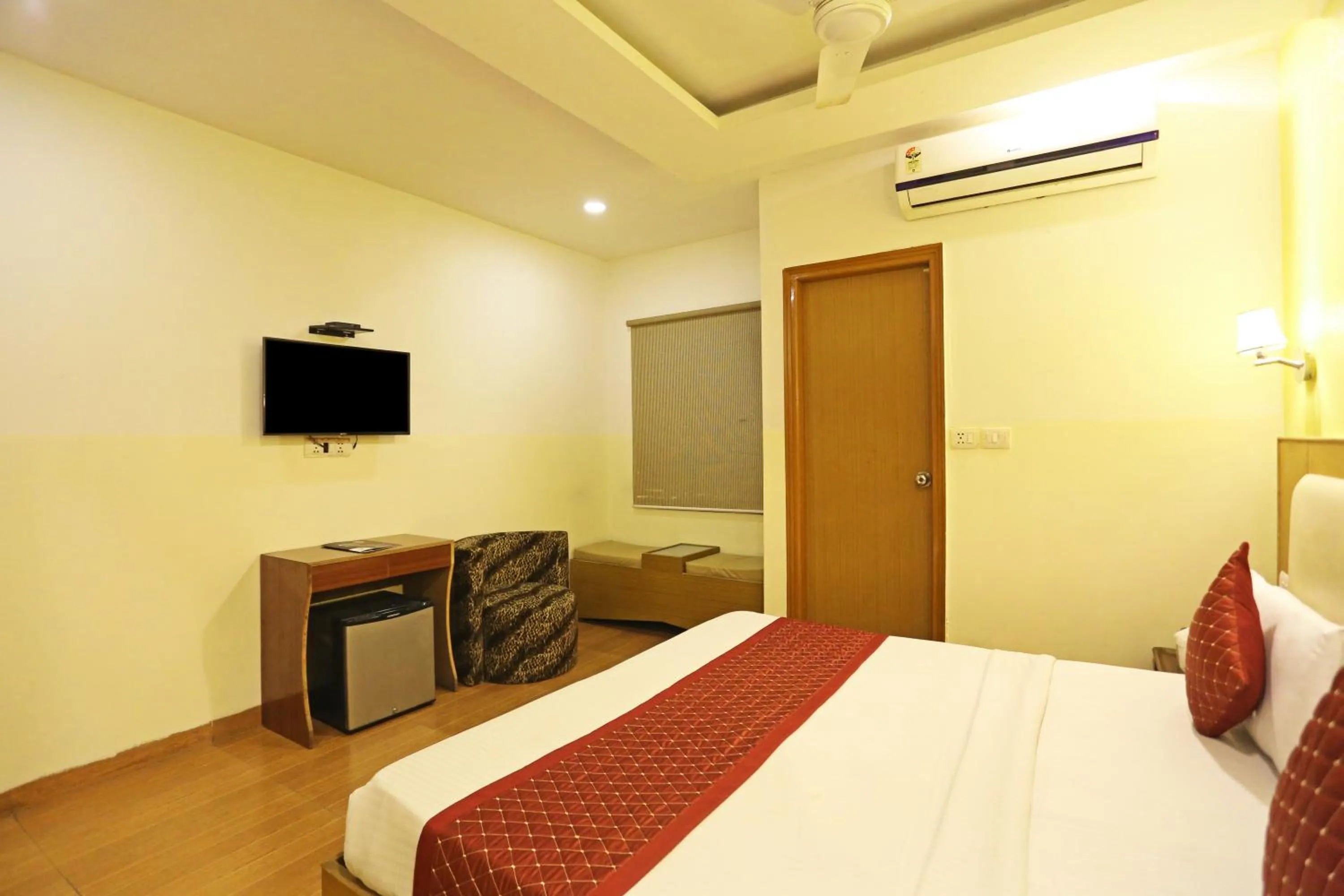 TV and multimedia, Bed in Hotel Aeroporto Nearest Landmark Aerocity delhi