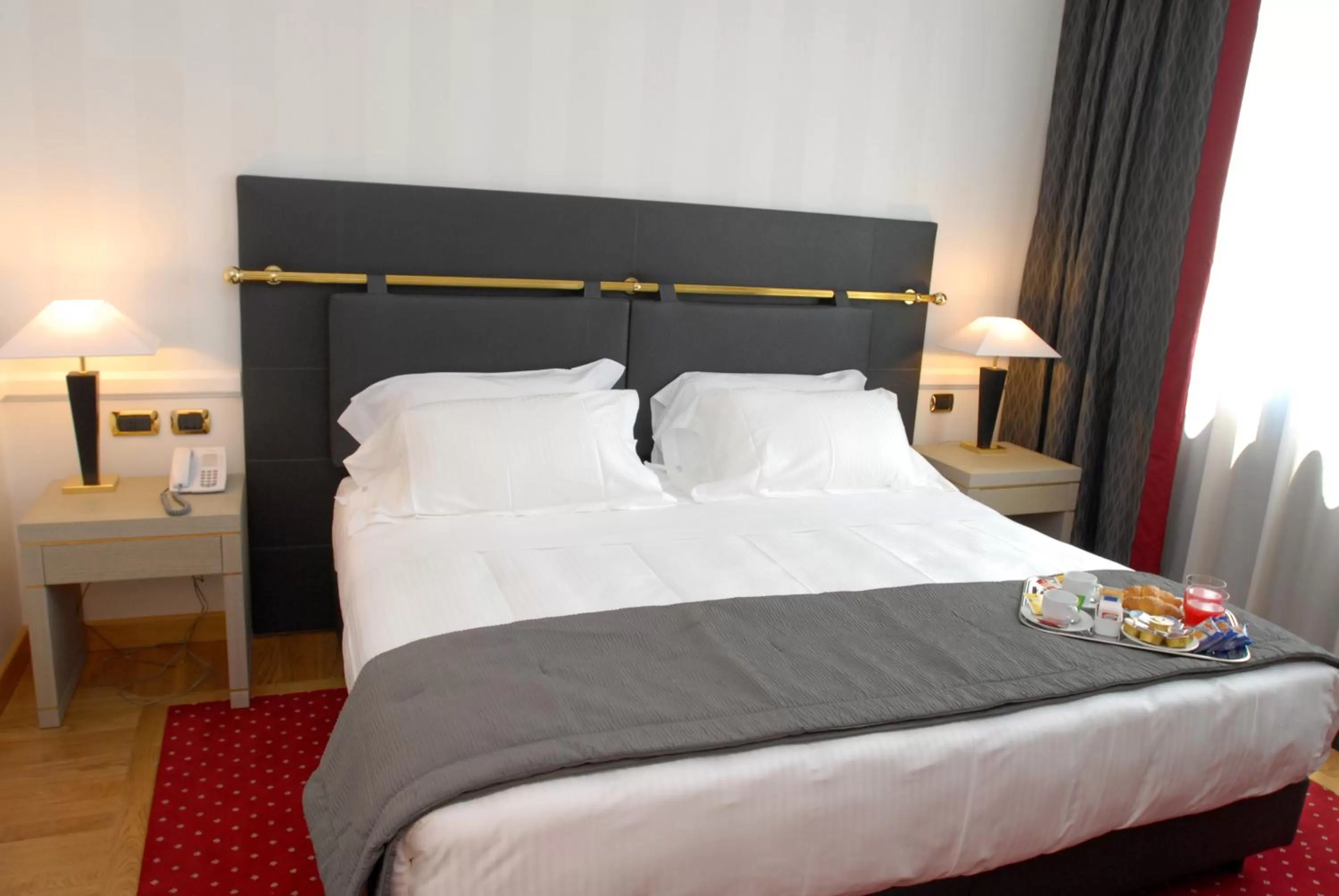 Photo of the whole room, Bed in Grand Hotel Duca Di Mantova