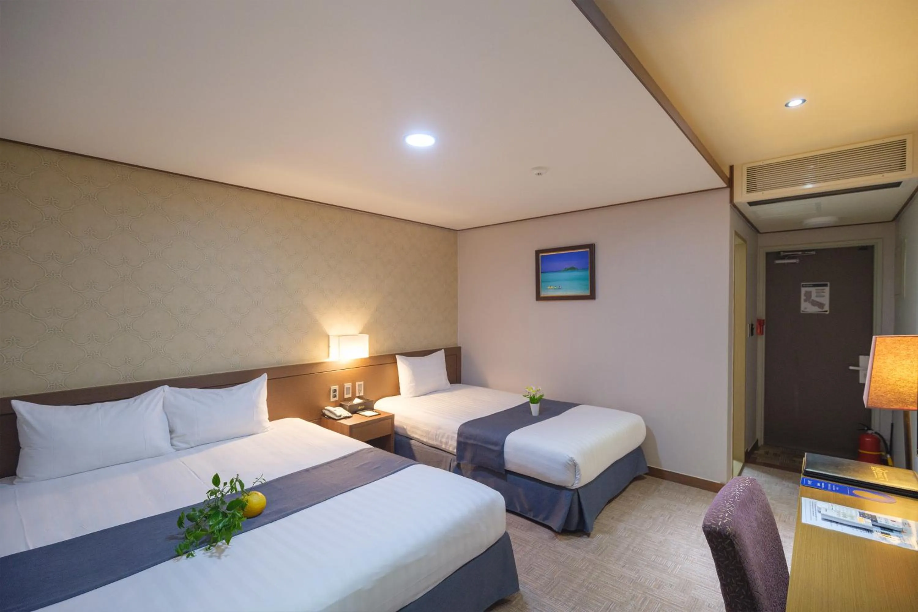 Photo of the whole room, Bed in Benikea Hotel Jeju