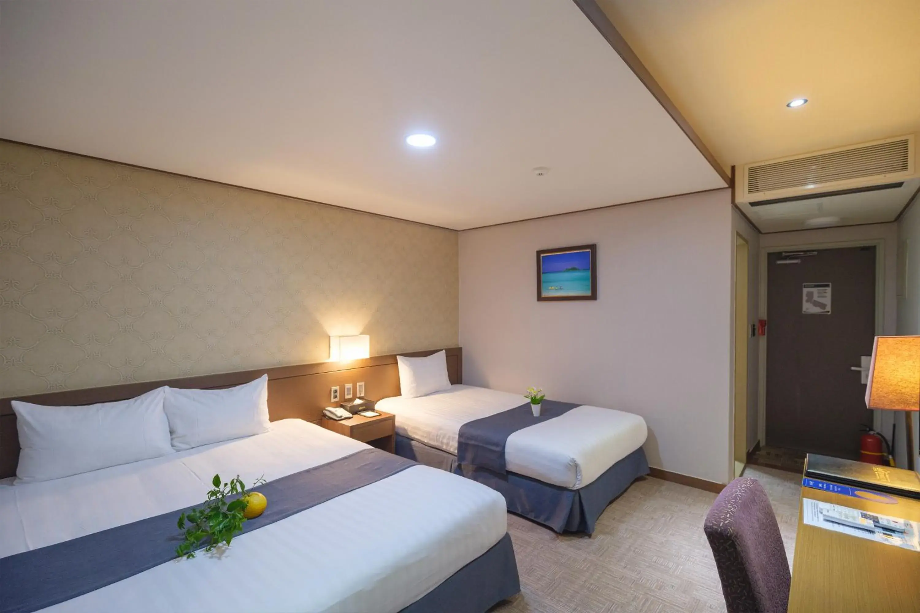 Photo of the whole room, Bed in Benikea Hotel Jeju Photo of the whole room, Bed in Benikea Hotel Jeju