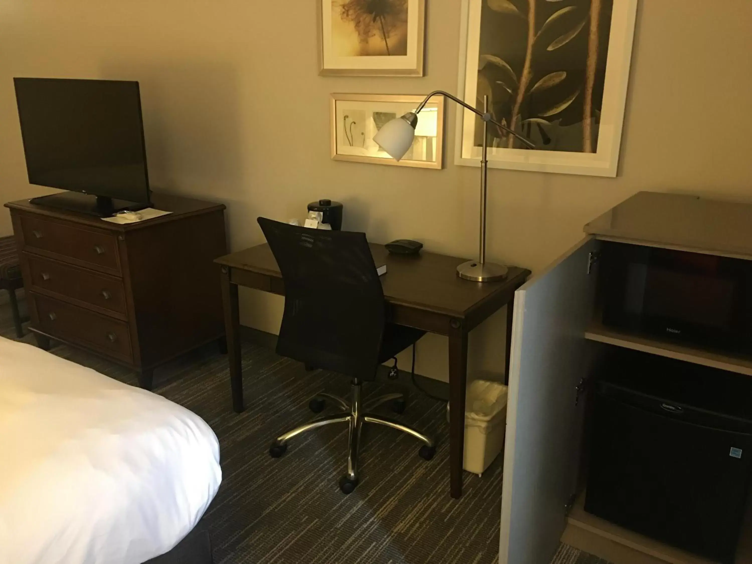 TV and multimedia, TV/Entertainment Center in Country Inn & Suites by Radisson, Grand Rapids East, MI