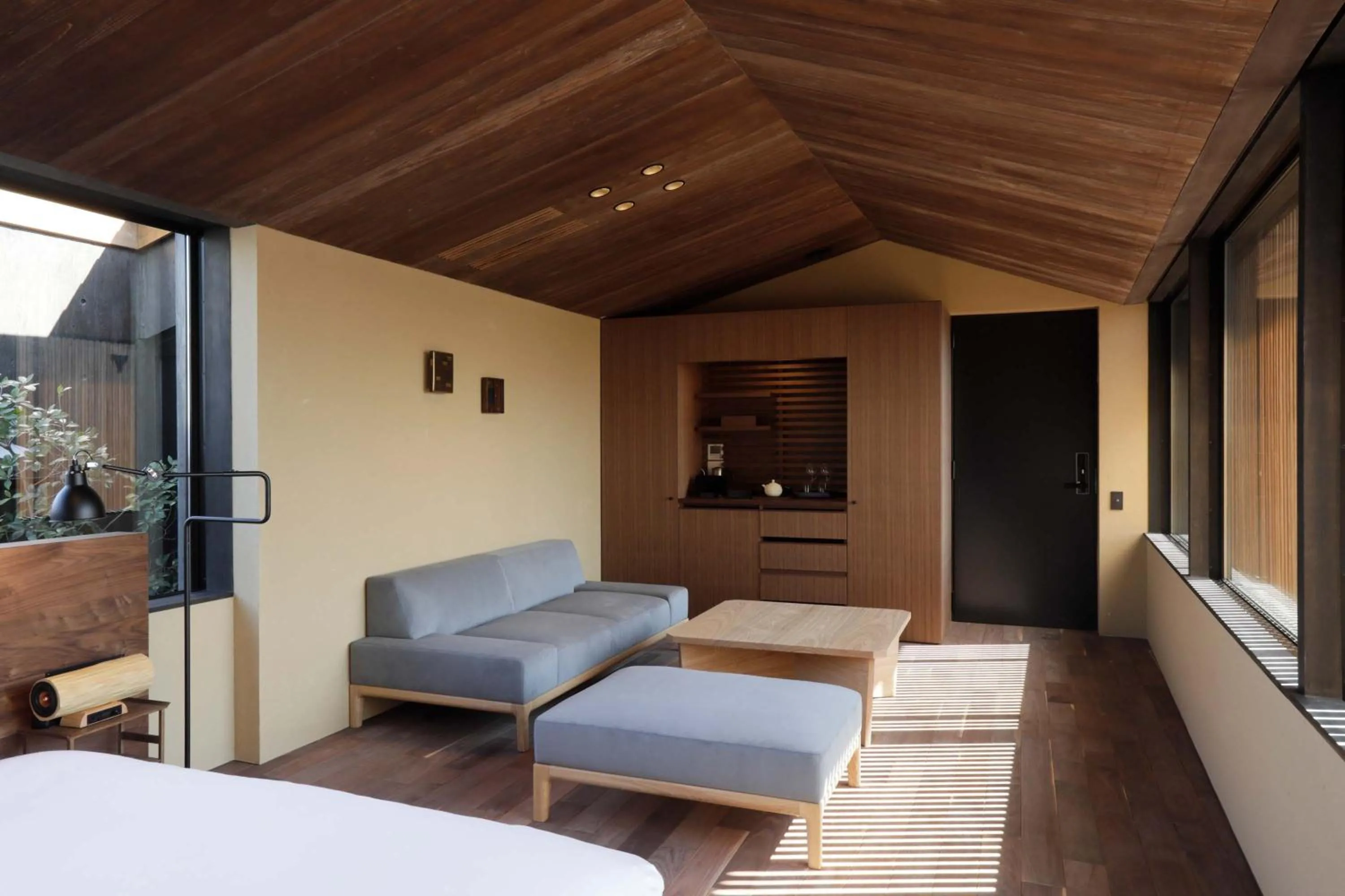 Superior King Room with City View(Annex) - single occupancy in Sowaka