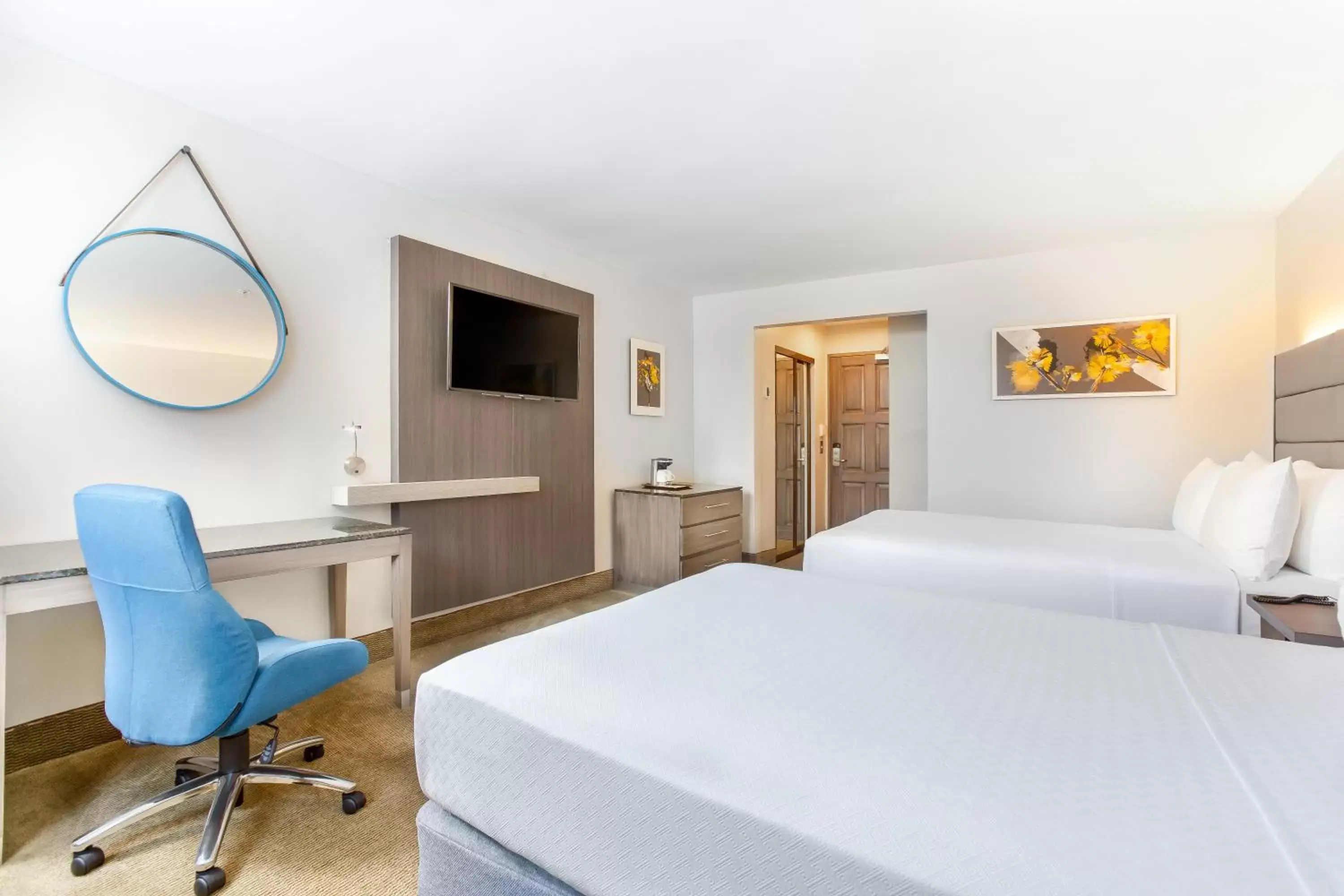 Photo of the whole room, Bed in Crowne Plaza San Jose La Sabana, an IHG Hotel