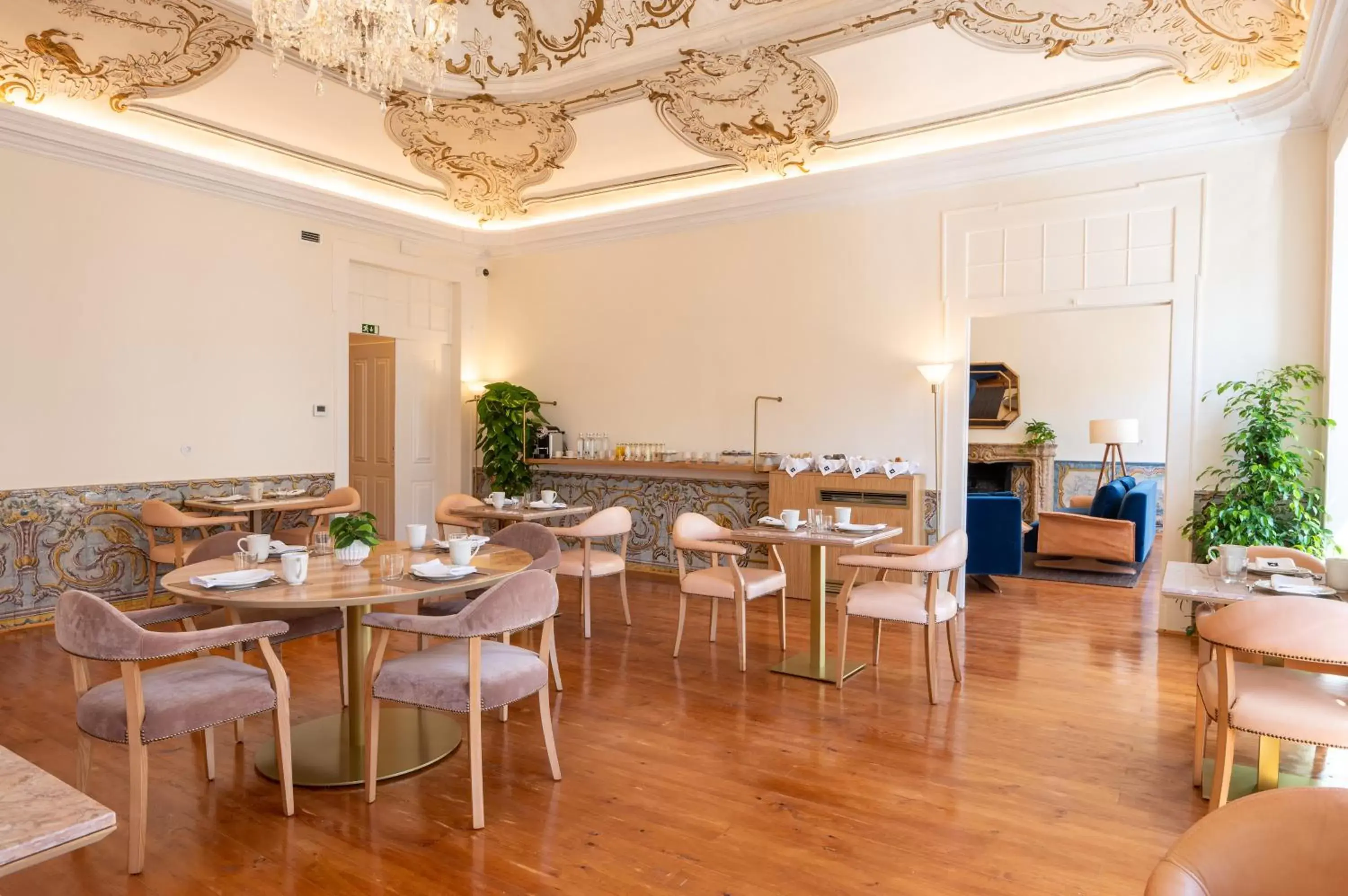 Living room, Restaurant/Places to Eat in Memoria Lisboa FLH Hotels