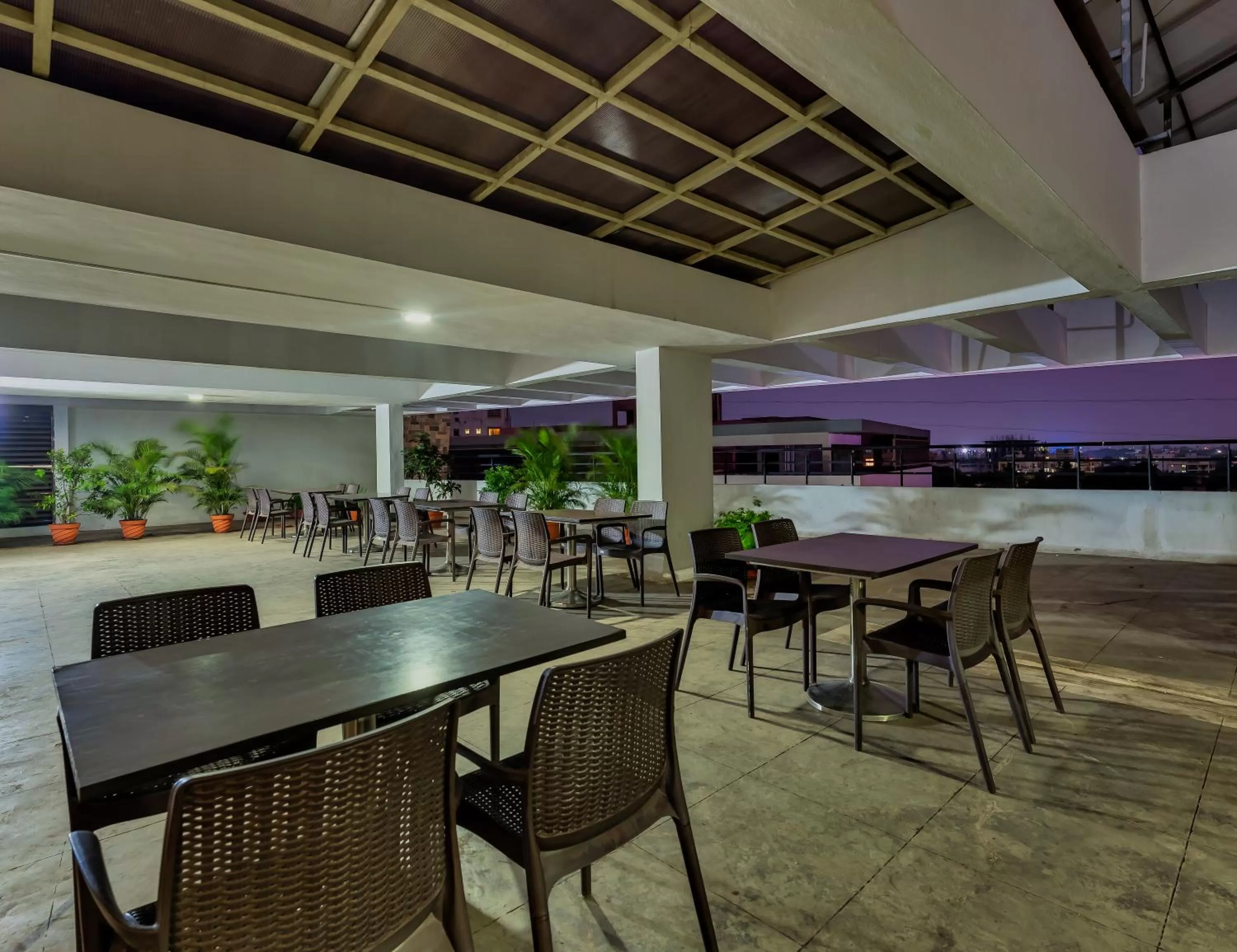 Restaurant/places to eat in Hotel Galaxy Inn Kolhapur