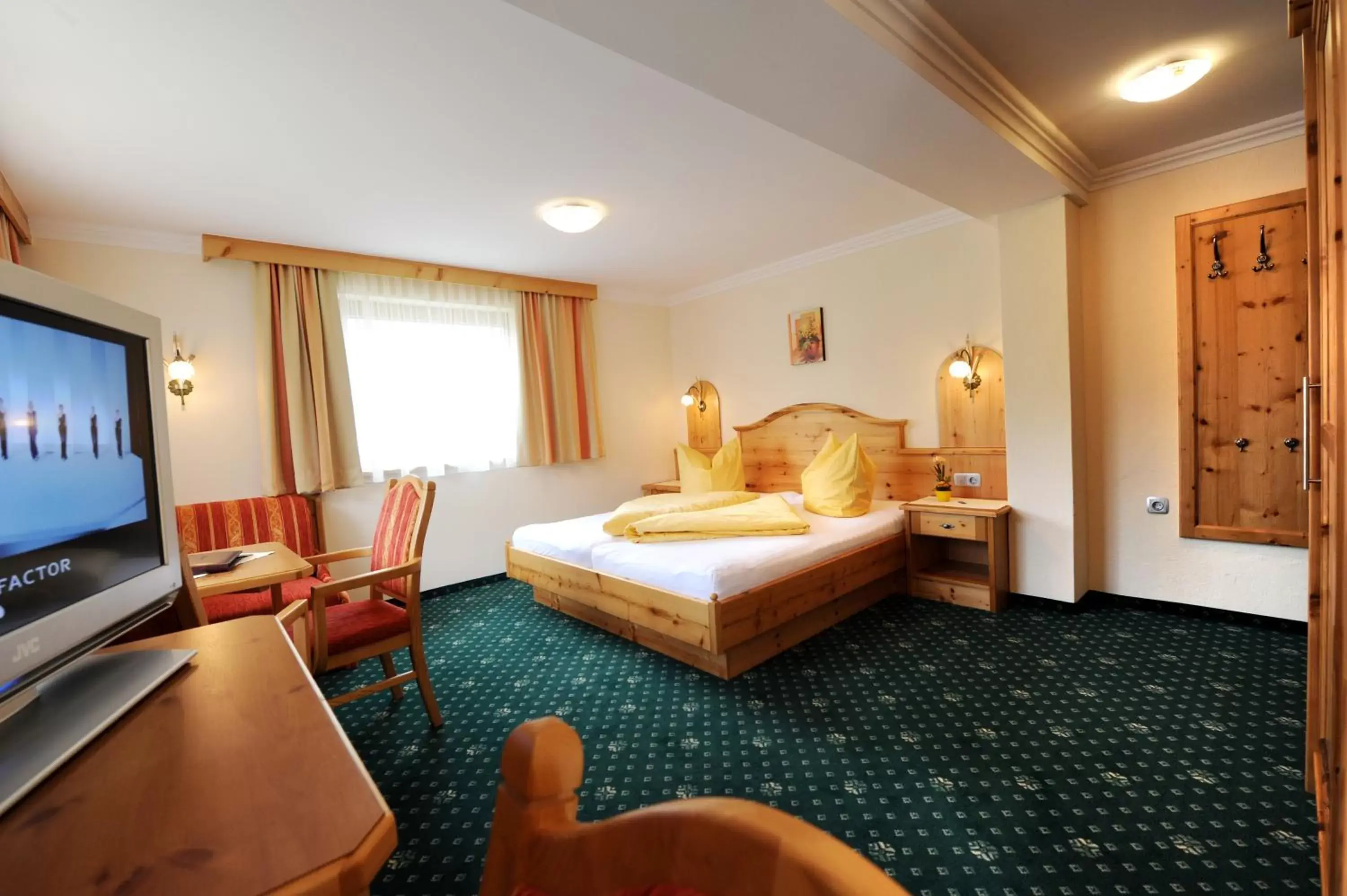 Double Room with Balcony in Hotel Garni Landhaus Platzer Double Room with Balcony in Hotel Garni Landhaus Platzer