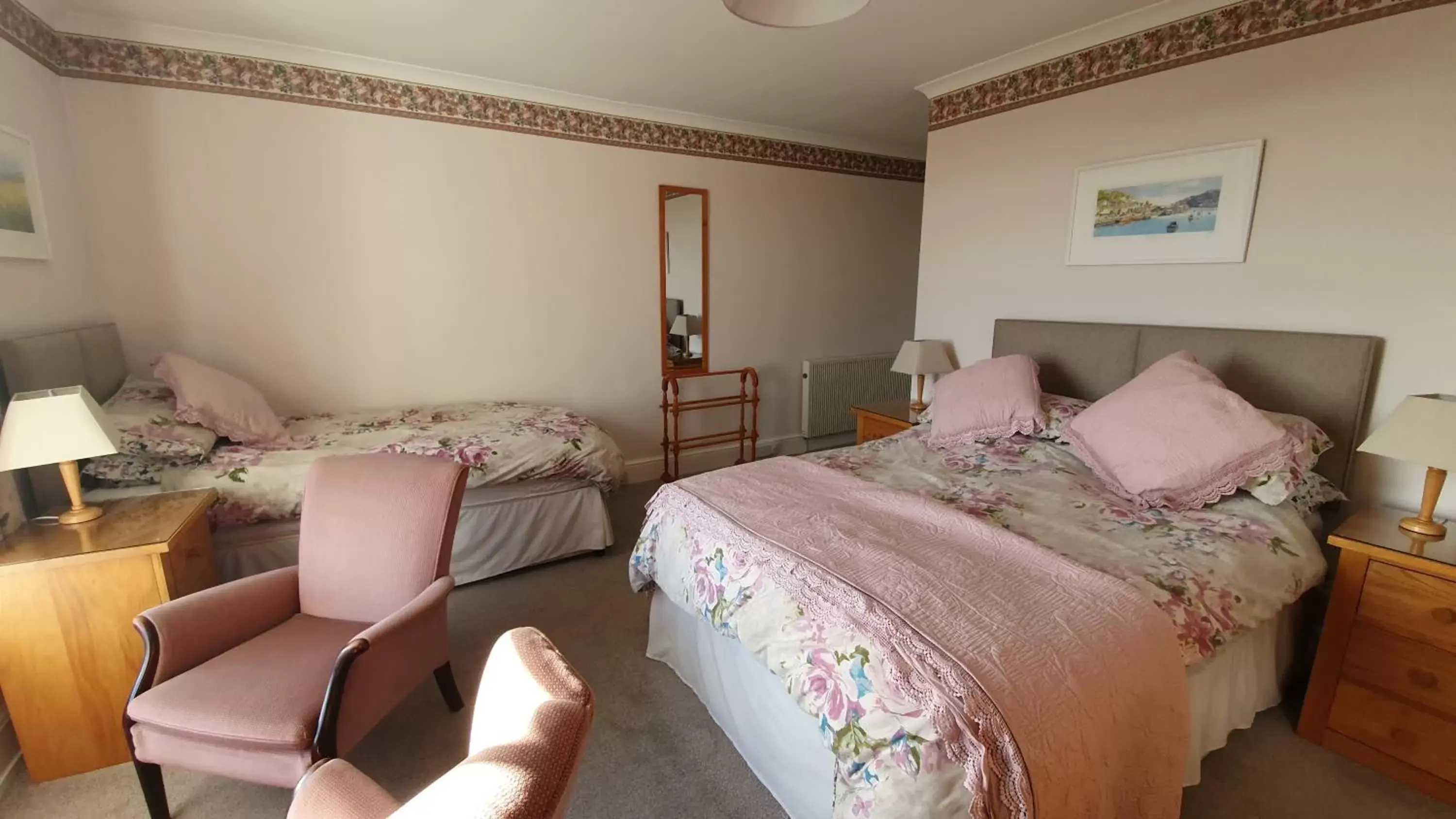 Bedroom, Bed in Bucklawren Farm